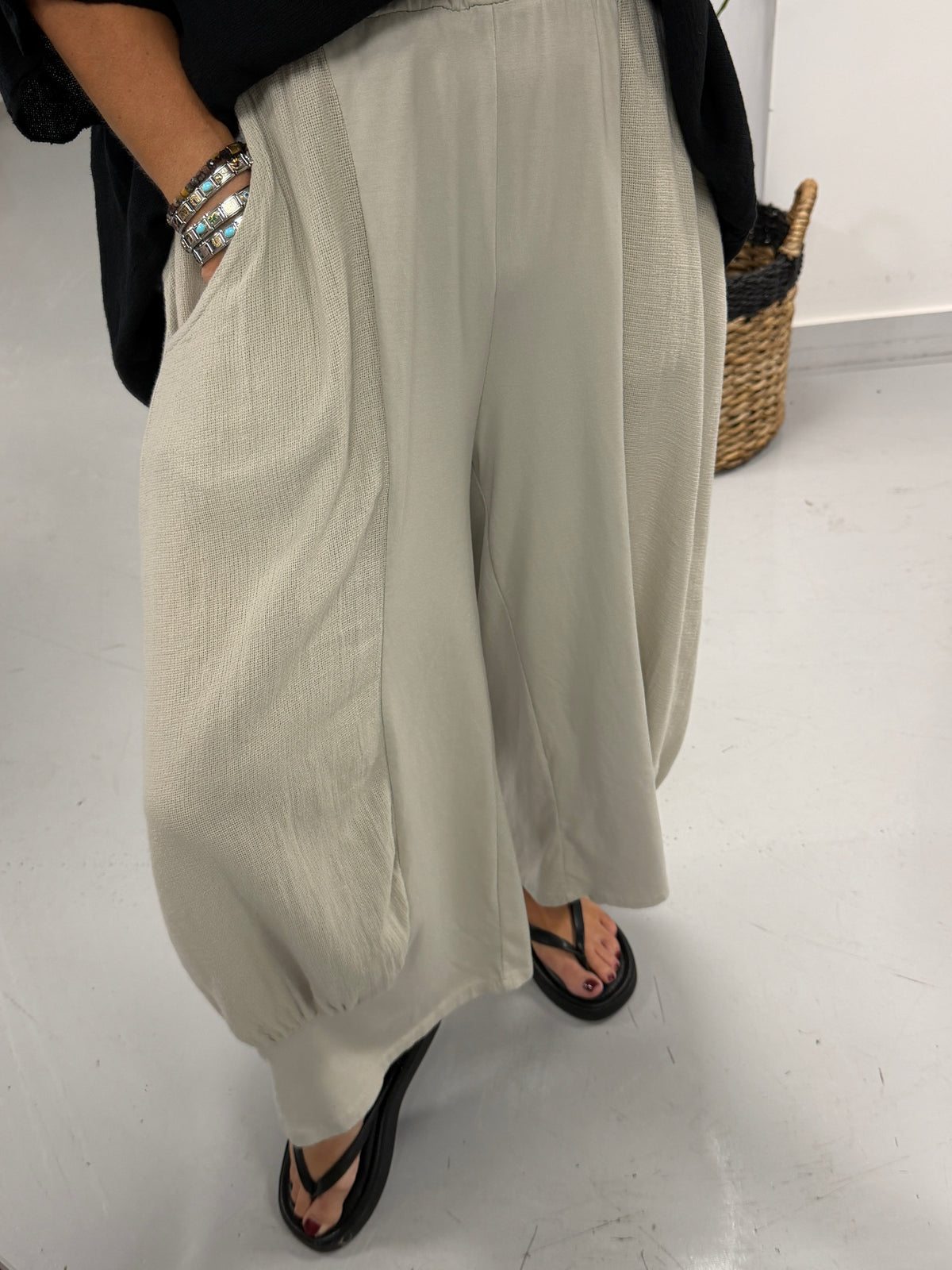 Sahara Cropped Pants - Cream