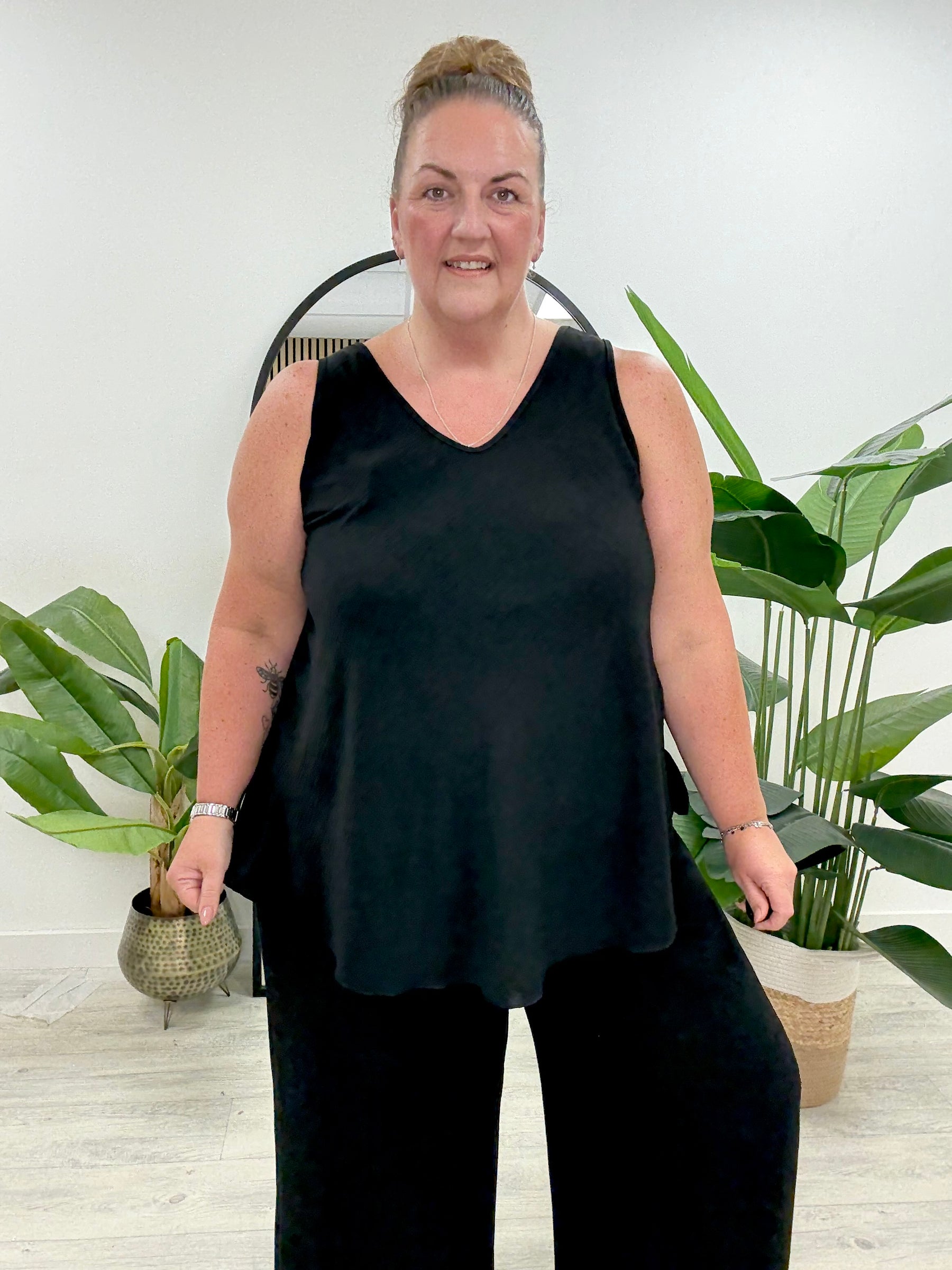 Heidi Swing Vest (longer) - Black