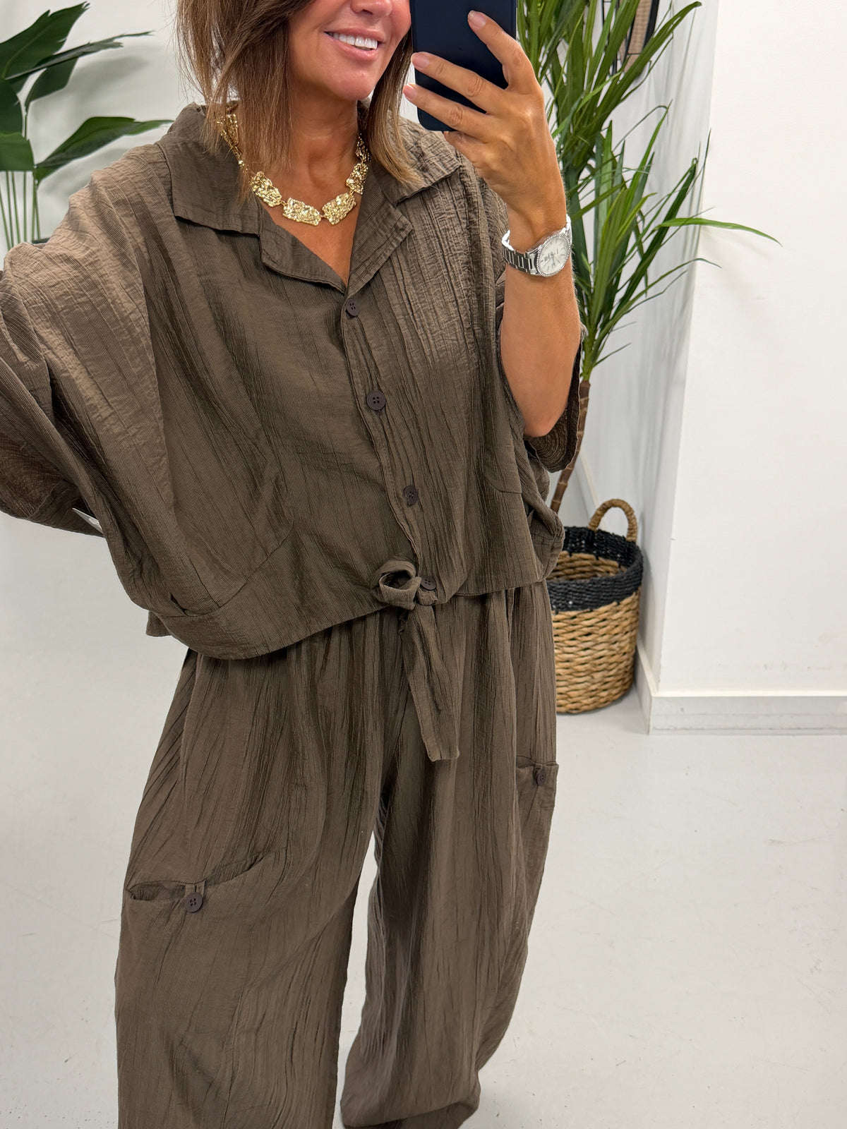 The Crinkle Button Tie Shirt - Chocolate