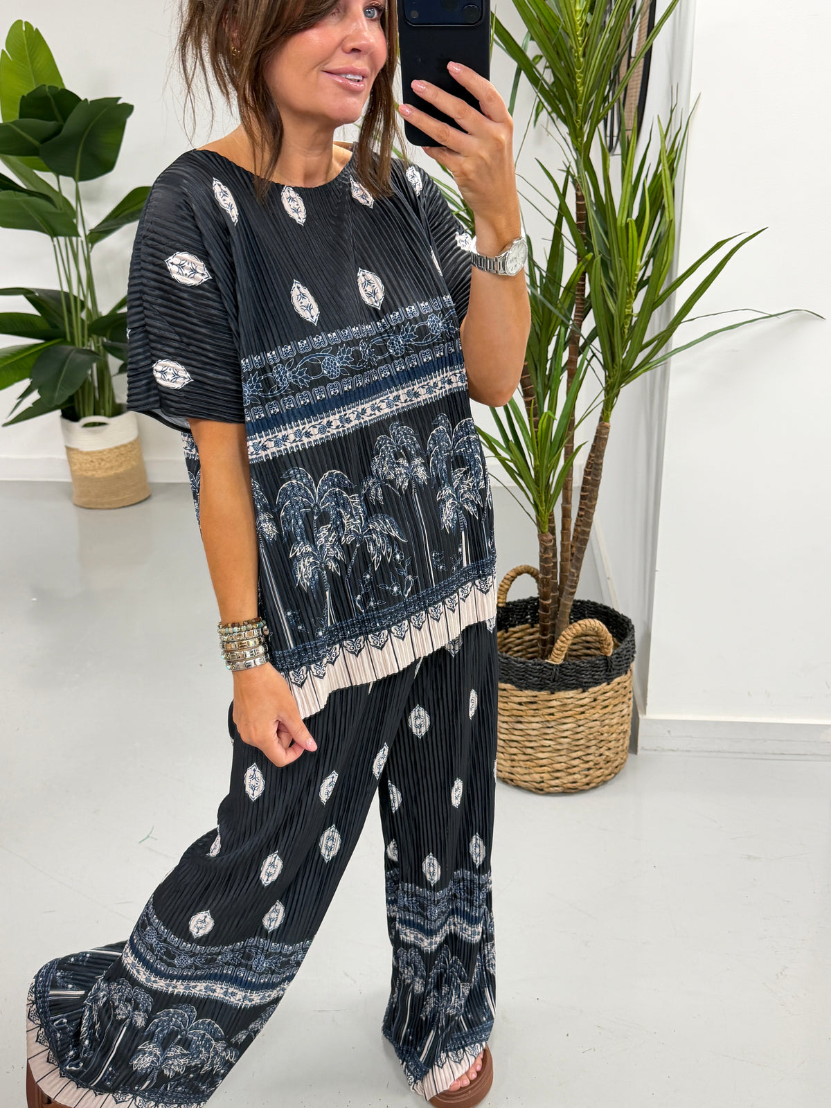 The Egyptian Plisse Trouser Set - Black/Navy
