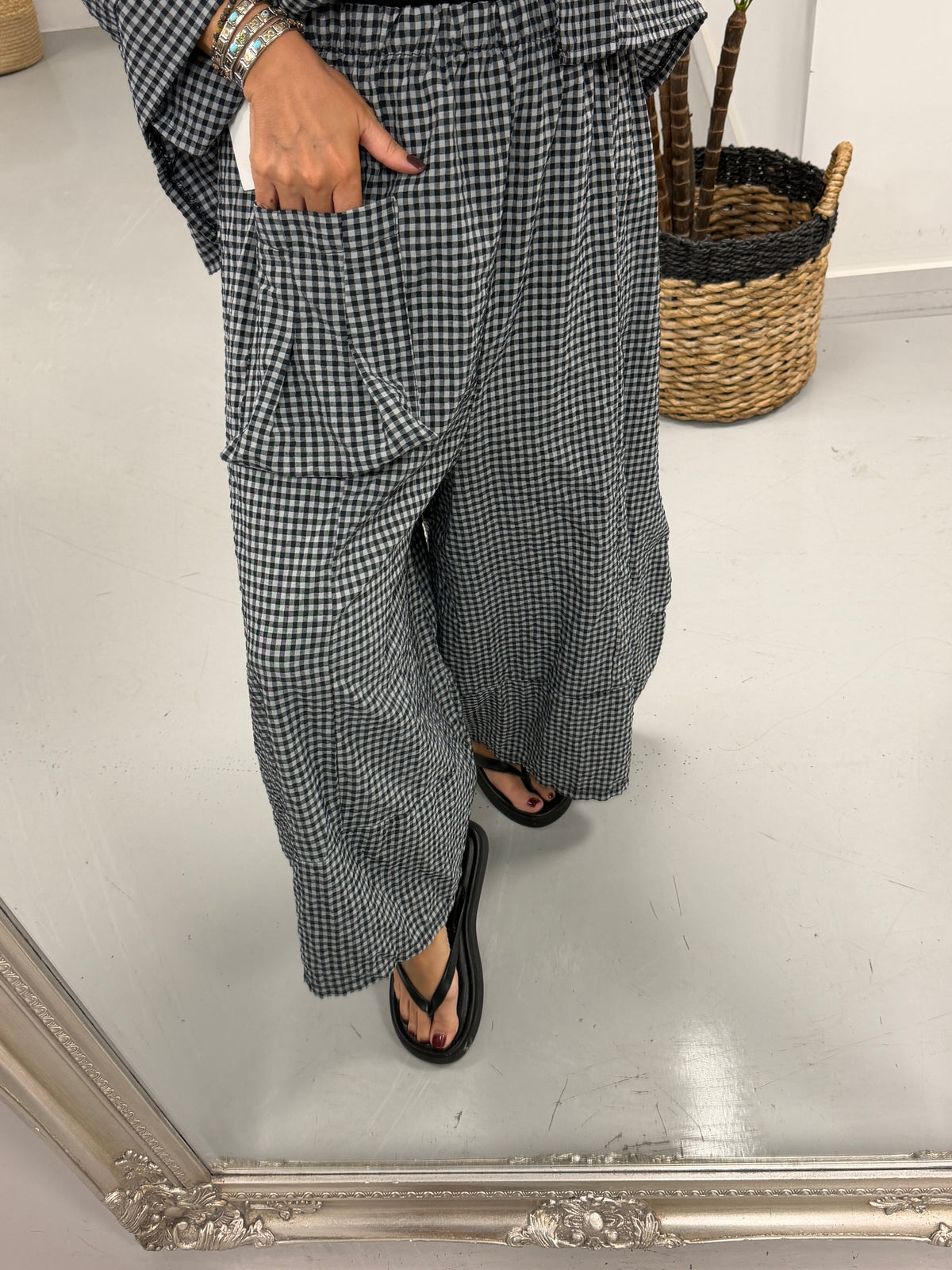 The Vichy Check Exposed Pocket Trouser - Black