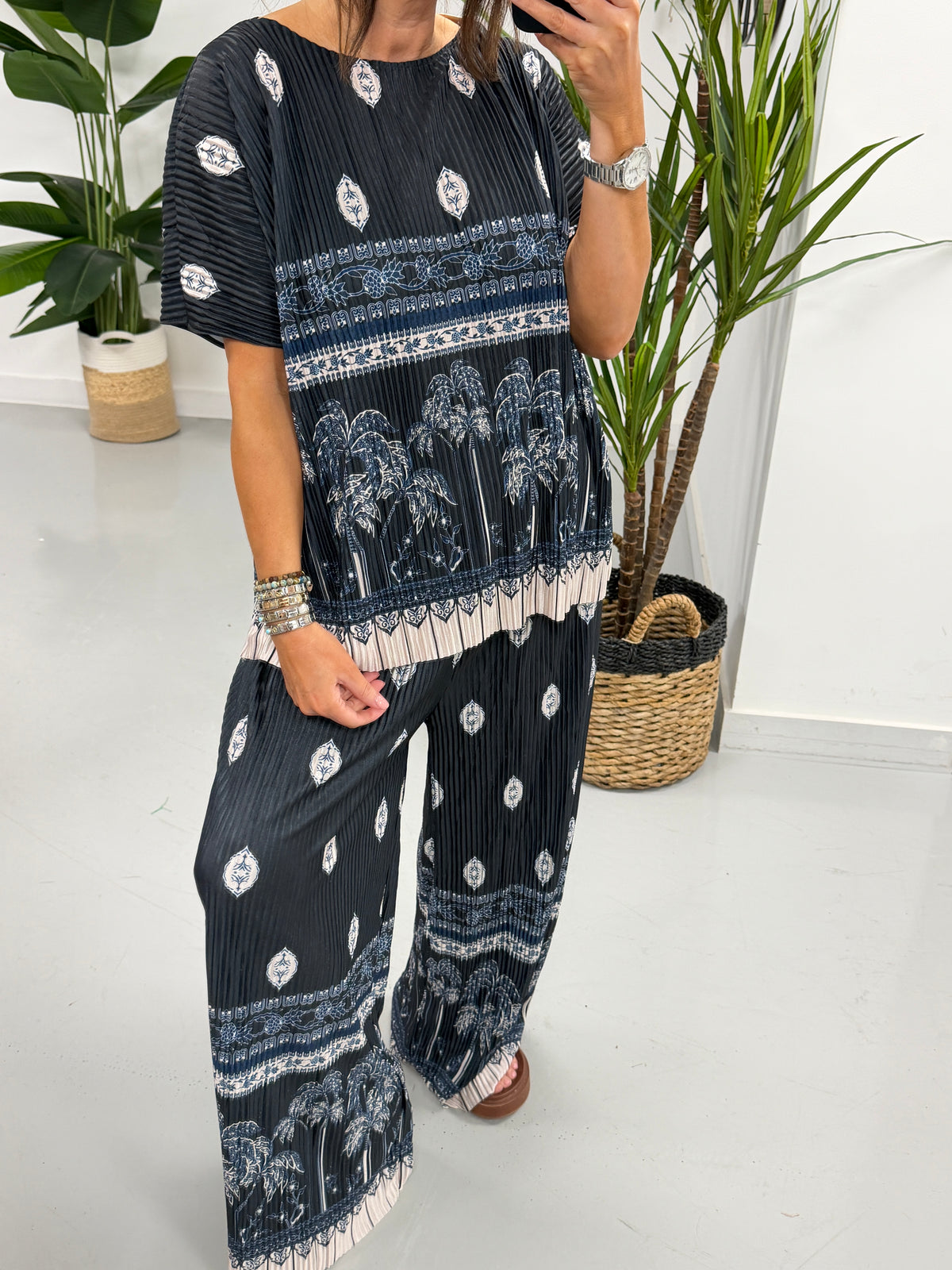 The Egyptian Plisse Trouser Set - Black/Navy