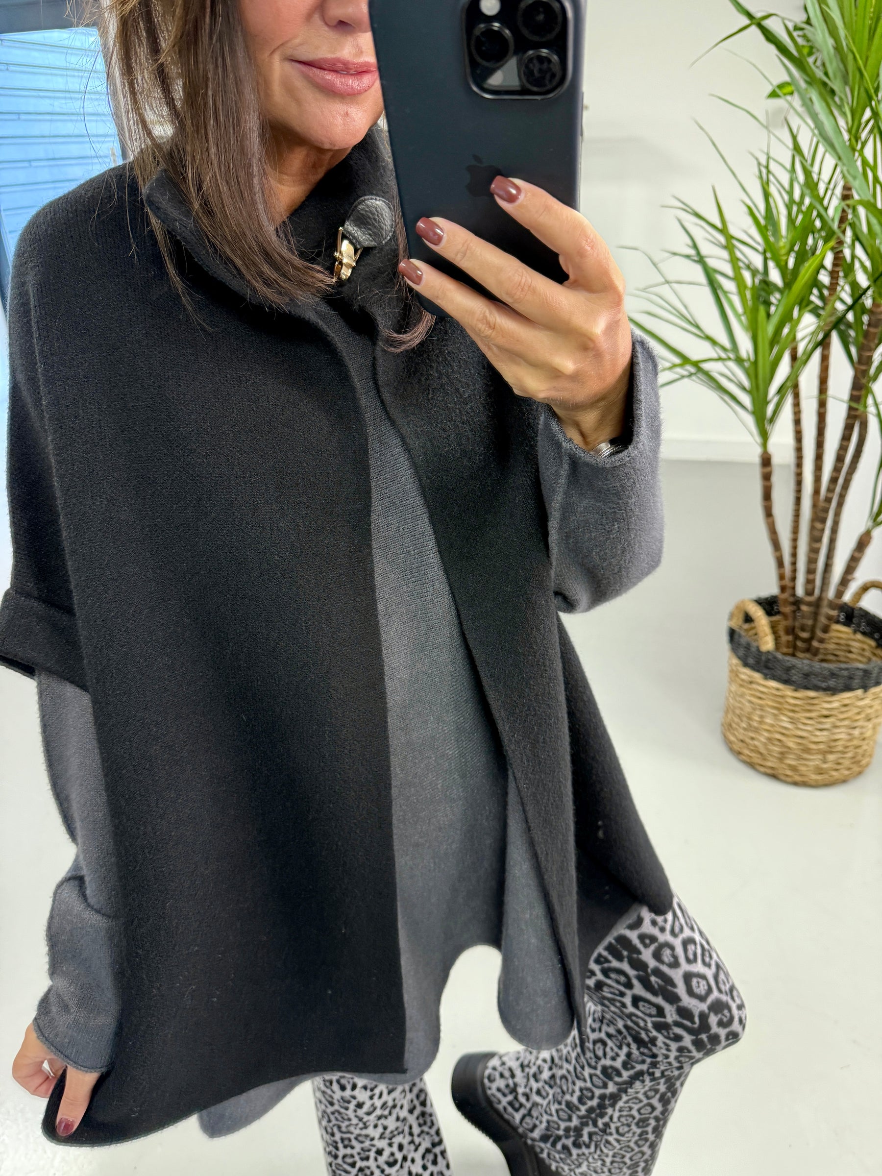 Neck Clasp Cardigan - Black