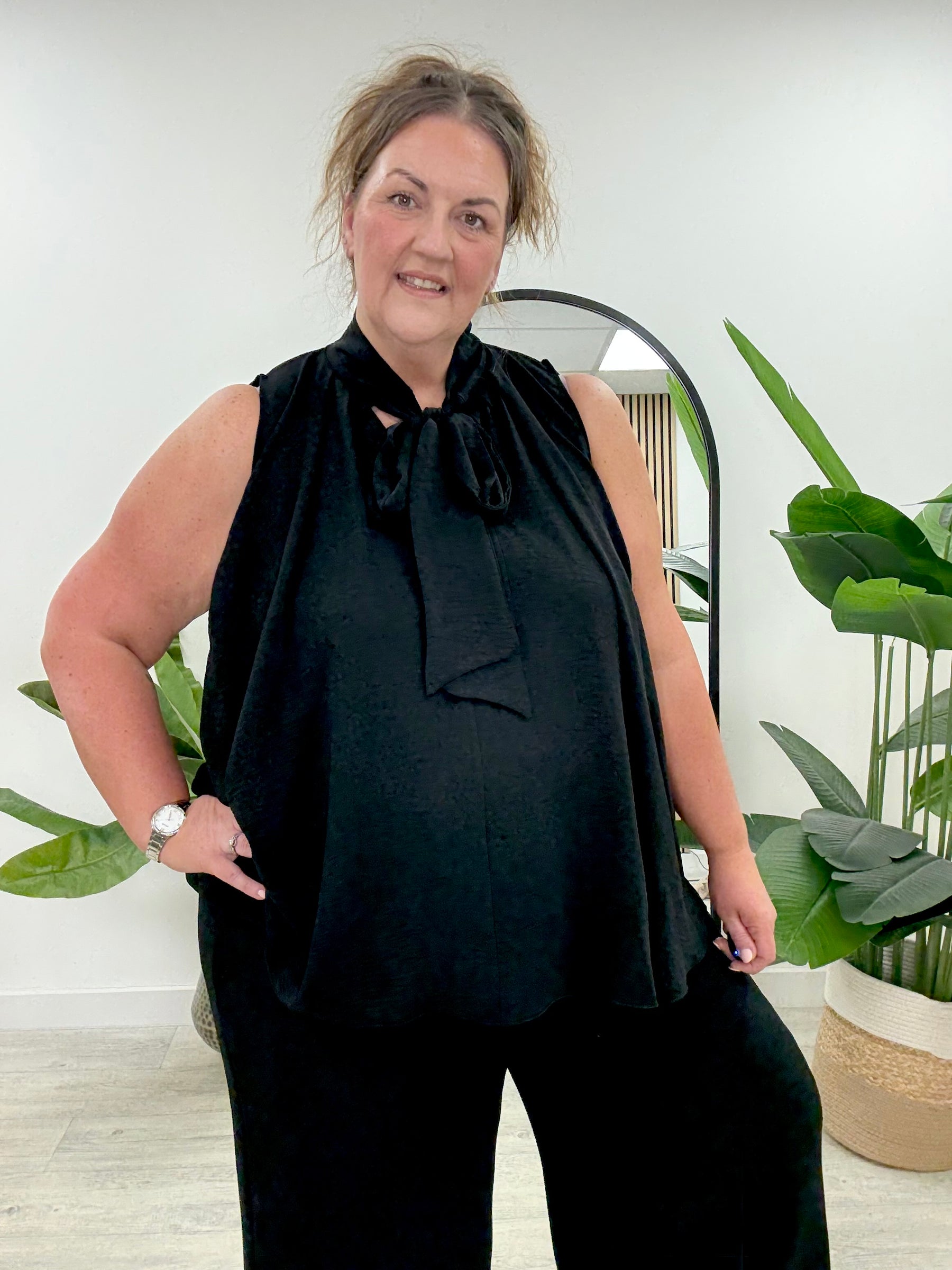 Sleeveless Pussy Bow - Black