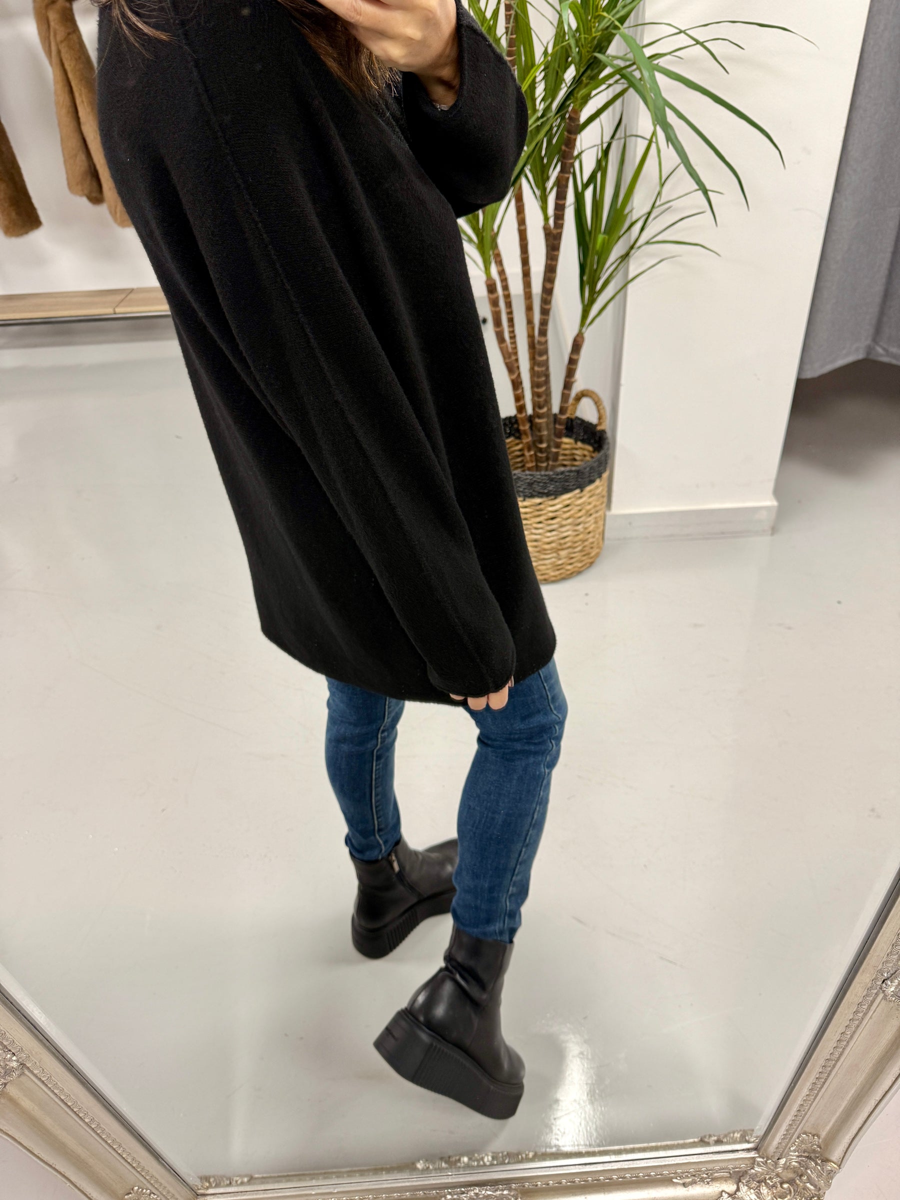 The Chelsea Round Neck Knit - Black