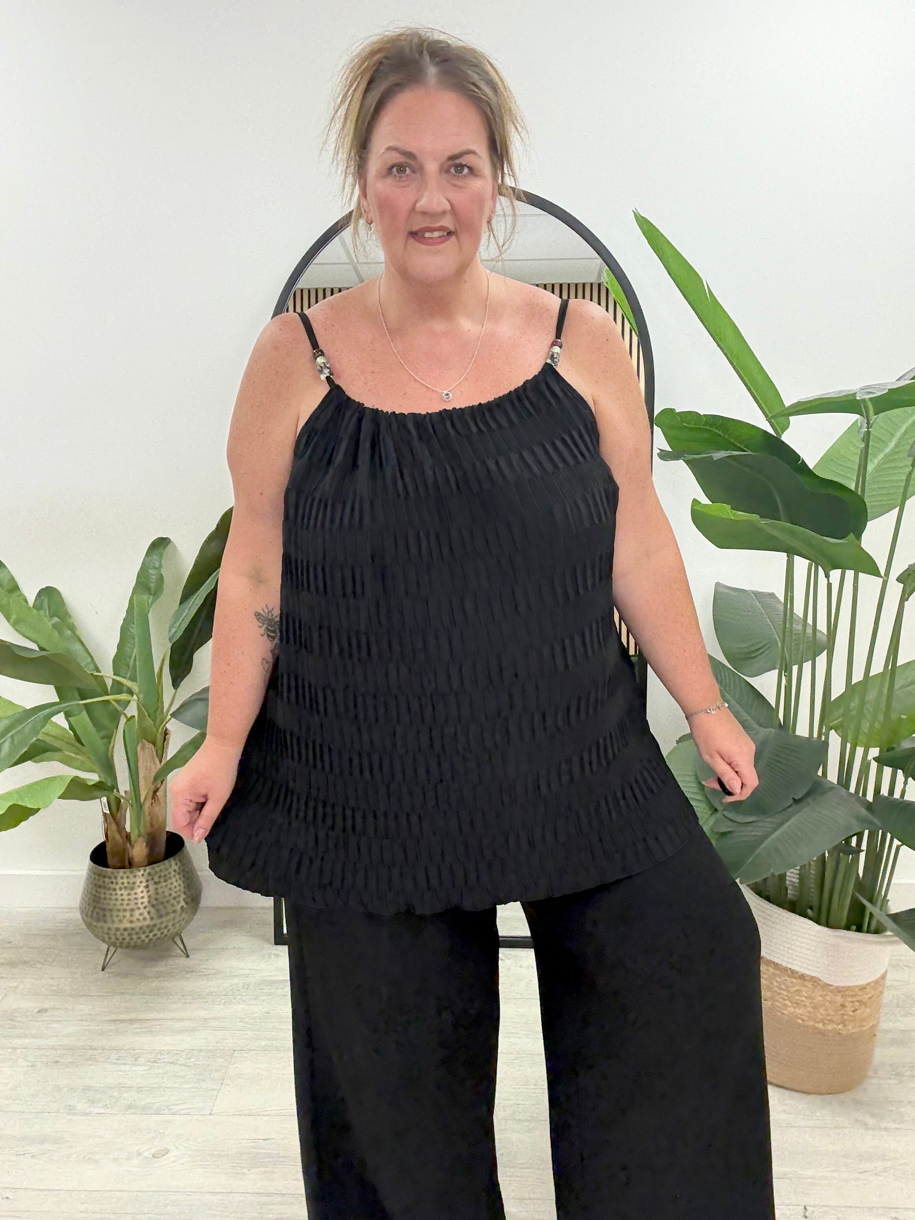 The Ocean Breeze Vest - Black