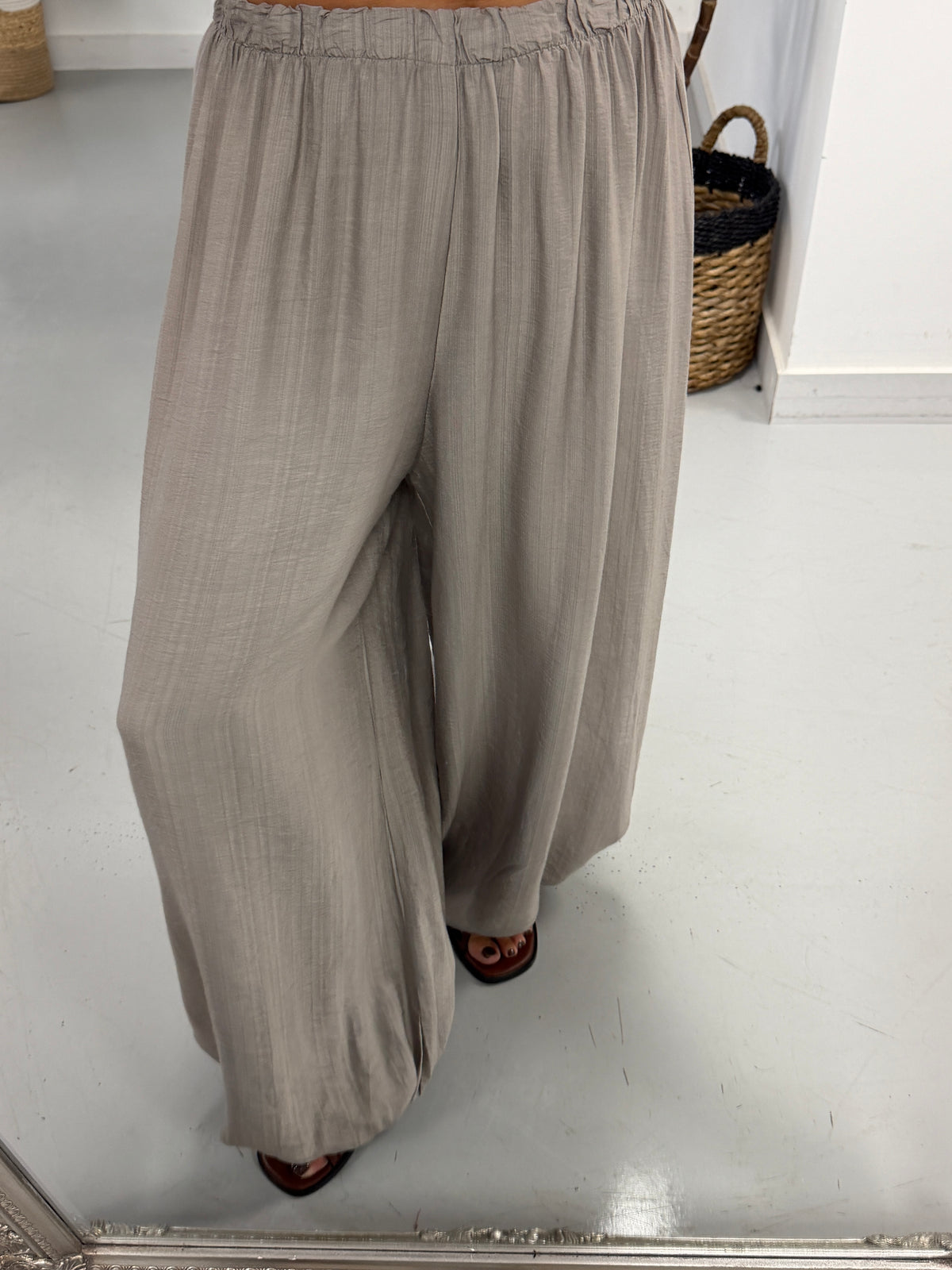 The Balloon Tie Cuff Trousers - Taupe