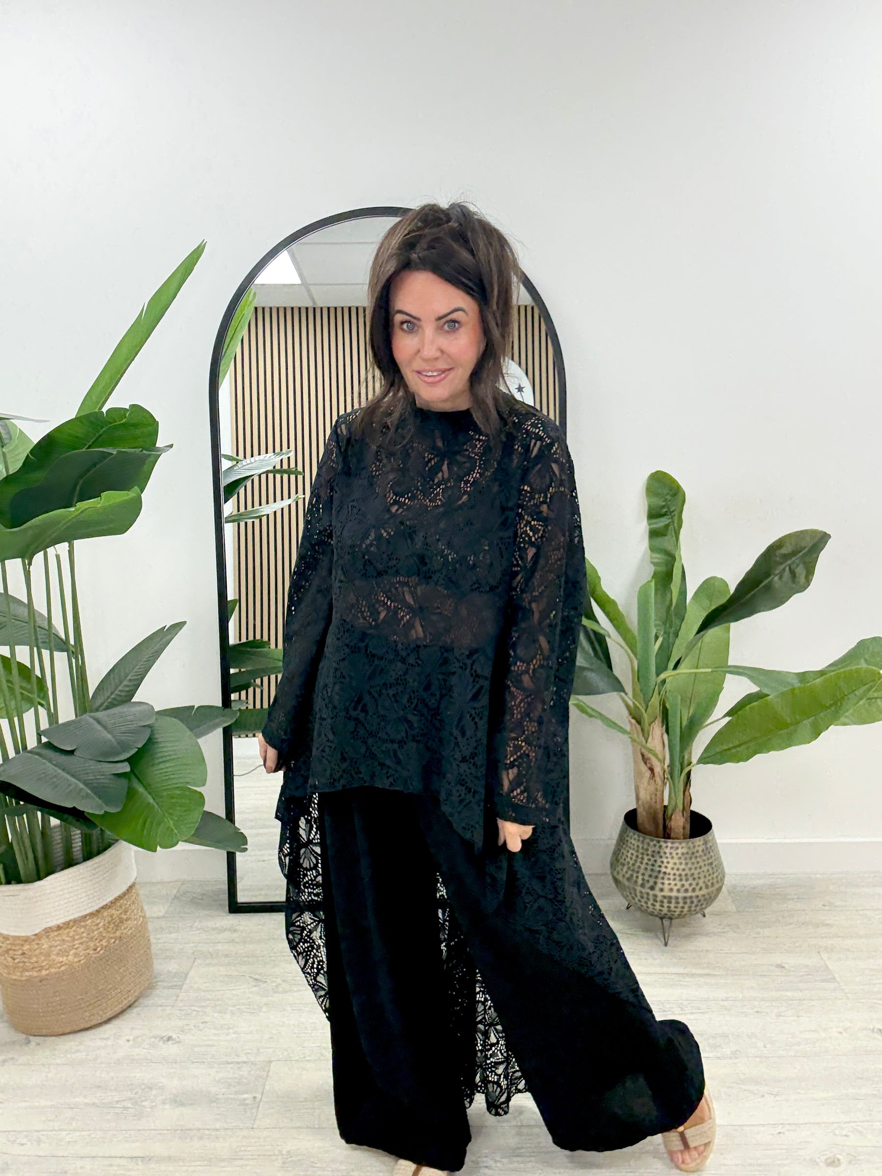 The Premium Parisian Hi Low Lace - Black