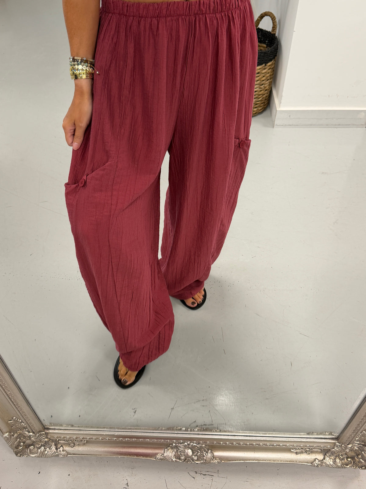 The Crinkle Button Barrel Trousers - Wine