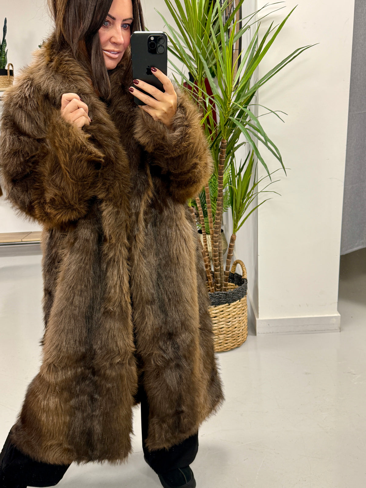 The St Moritz Longline Faux Fur Coat - Chocolate (fitting size 16-20)