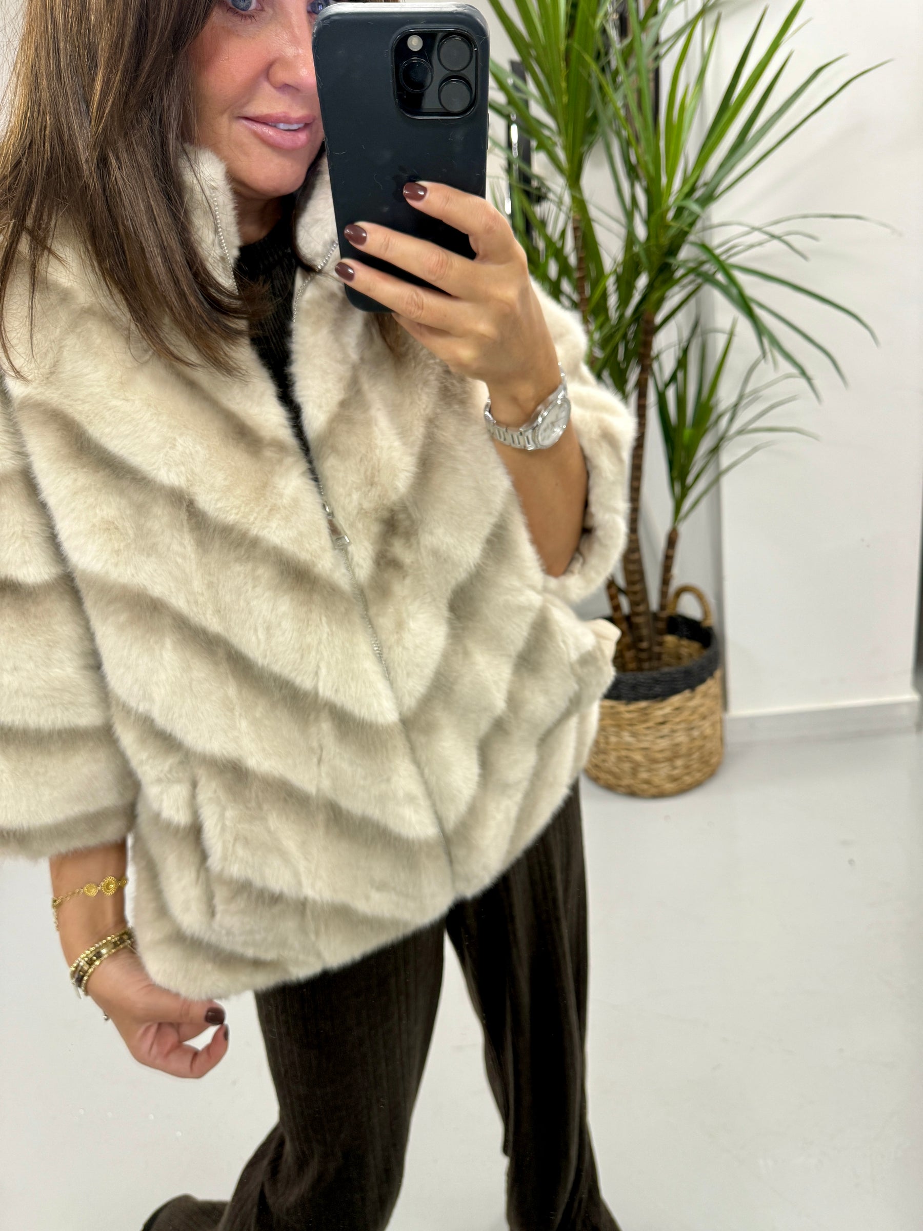 Crop Sleeve Fur Jacket - Cream/Taupe