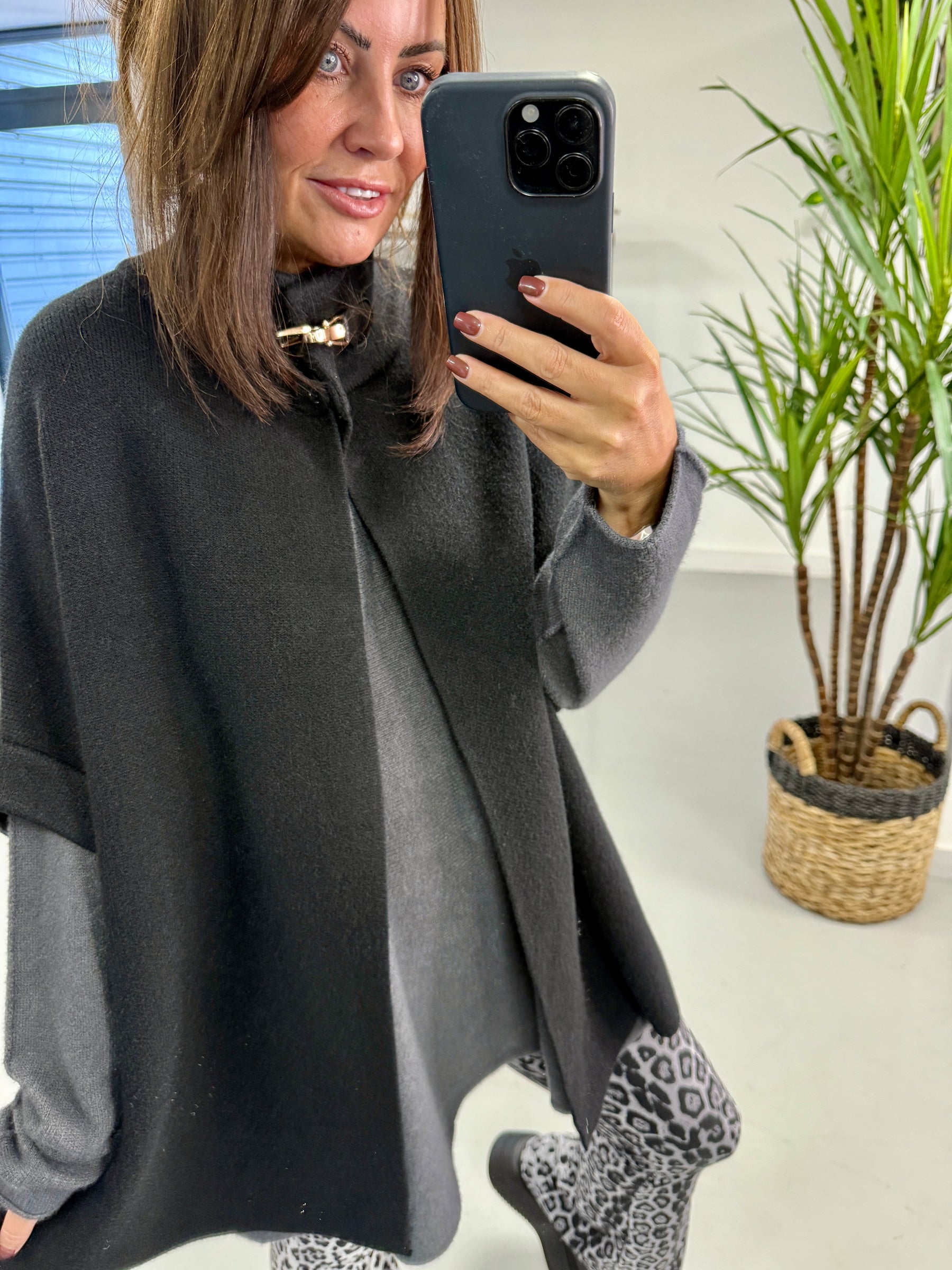 Neck Clasp Cardigan - Black