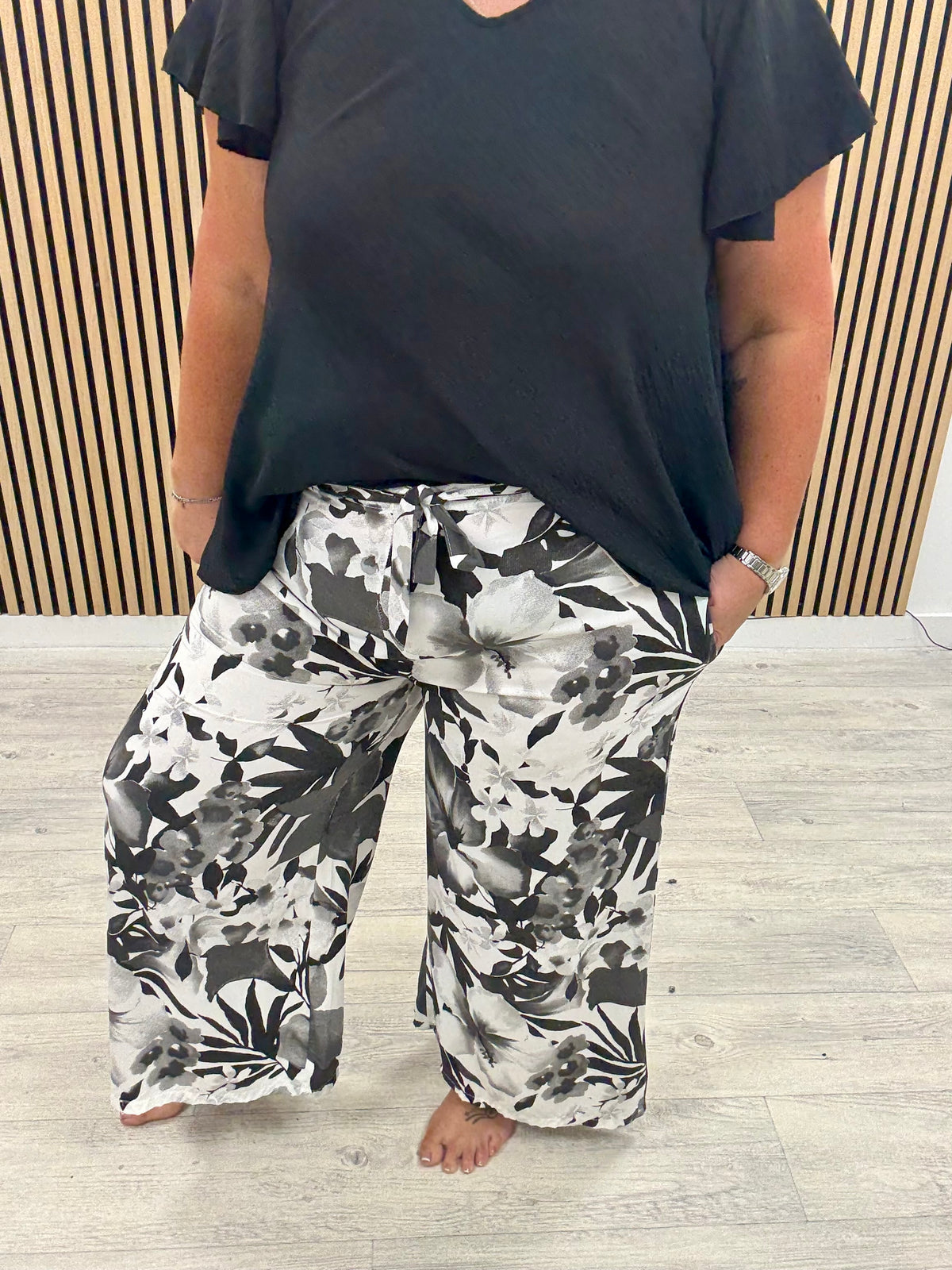 The Monochrome Floral Palazzo - Black