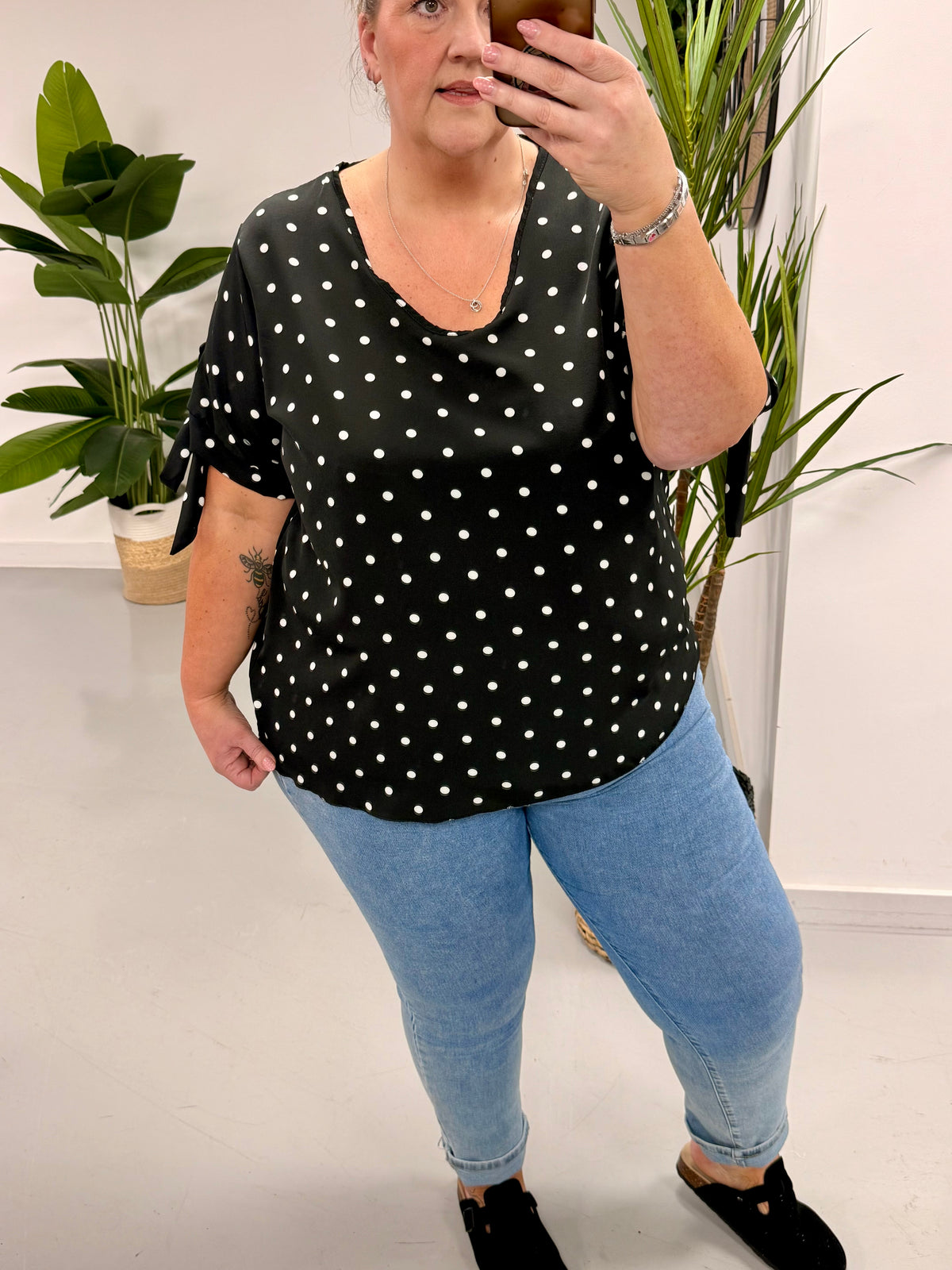 The Spotty Tie Sleeve - Black