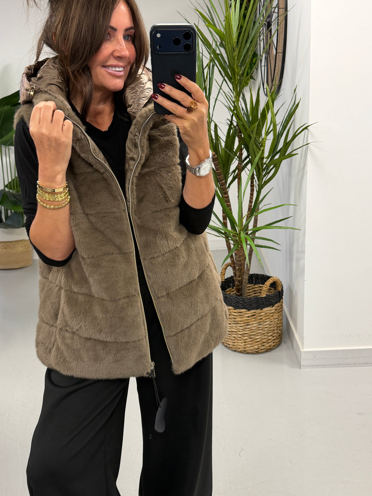Fly Faux Fur Hooded Giilet - Mocha