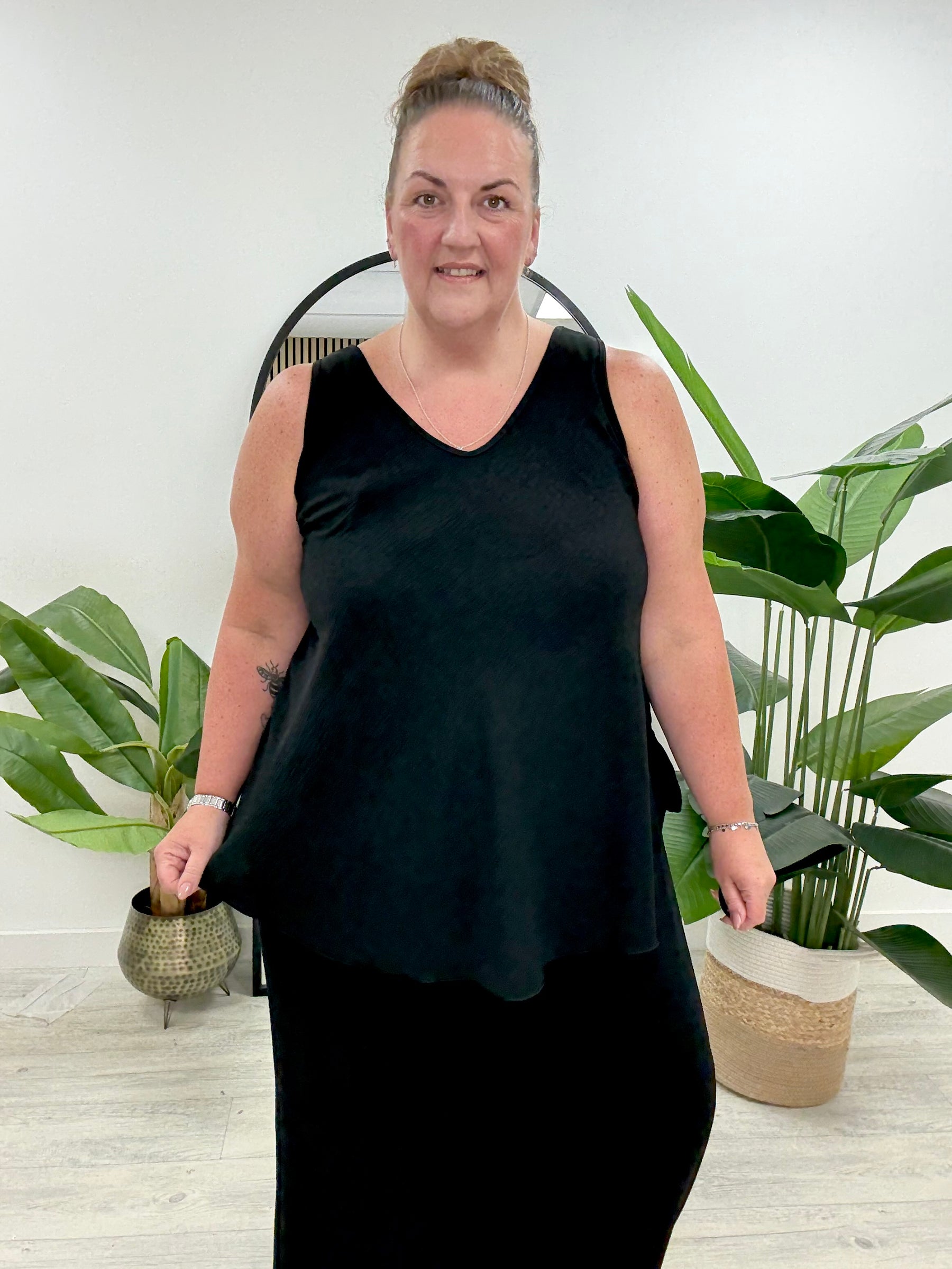 Heidi Swing Vest (longer) - Black