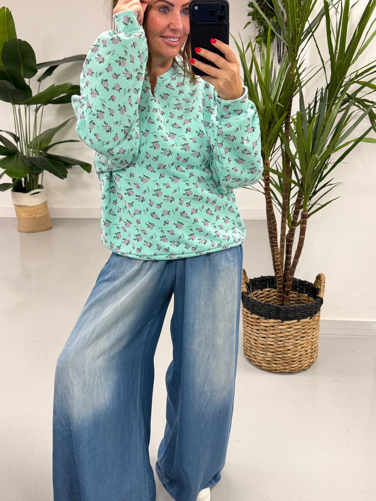 The Vintage Ditsy V Neck - Aqua (Special Buy - No Blue Light)