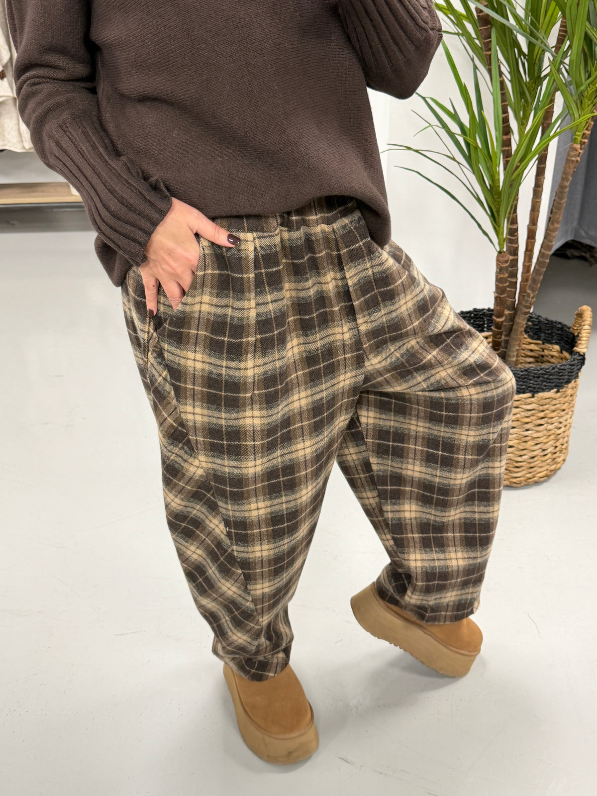 The Checked Hampton Seam Joggers - Chocolate