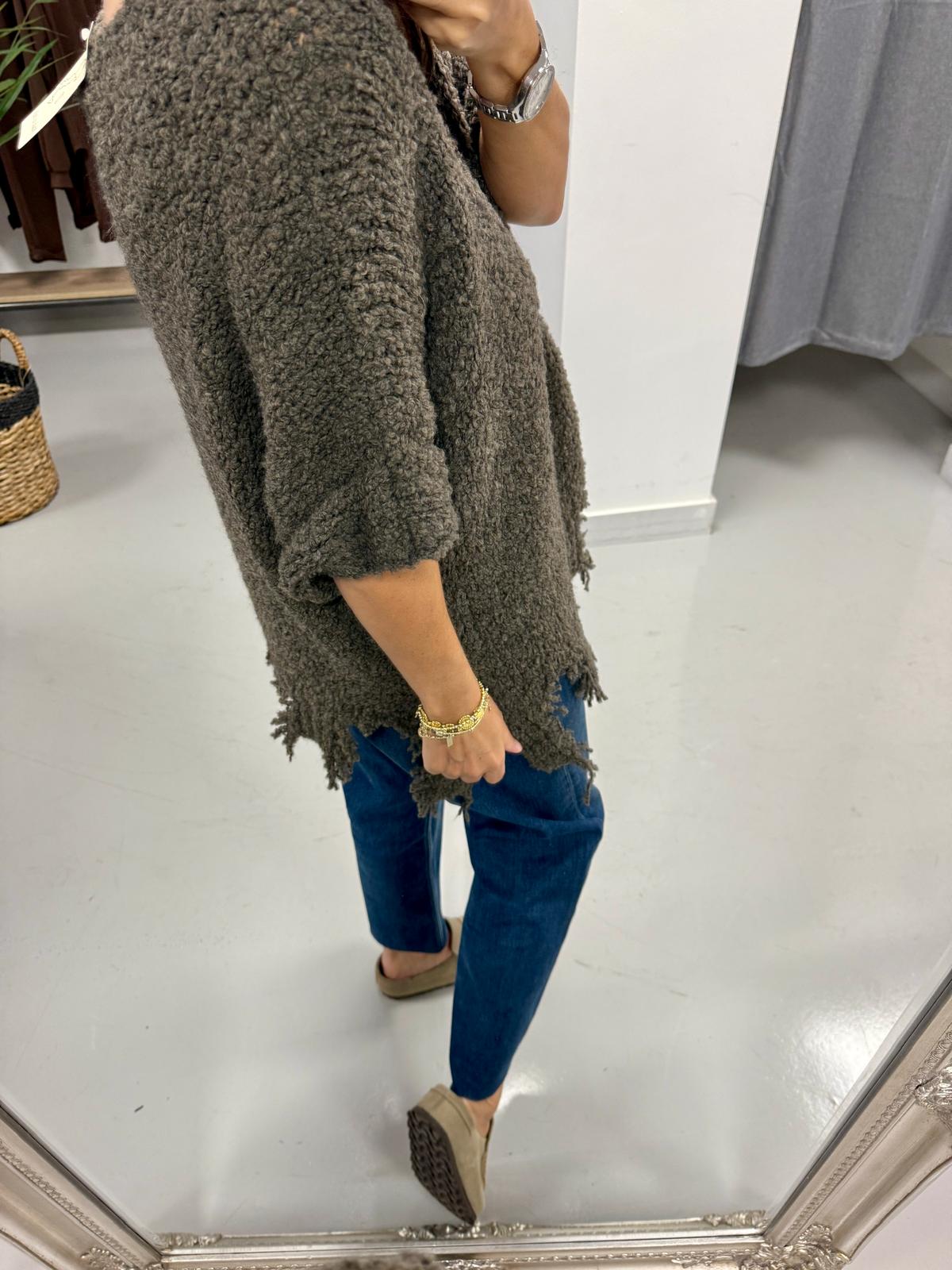 The Edgey Popcorn knit - Pebble