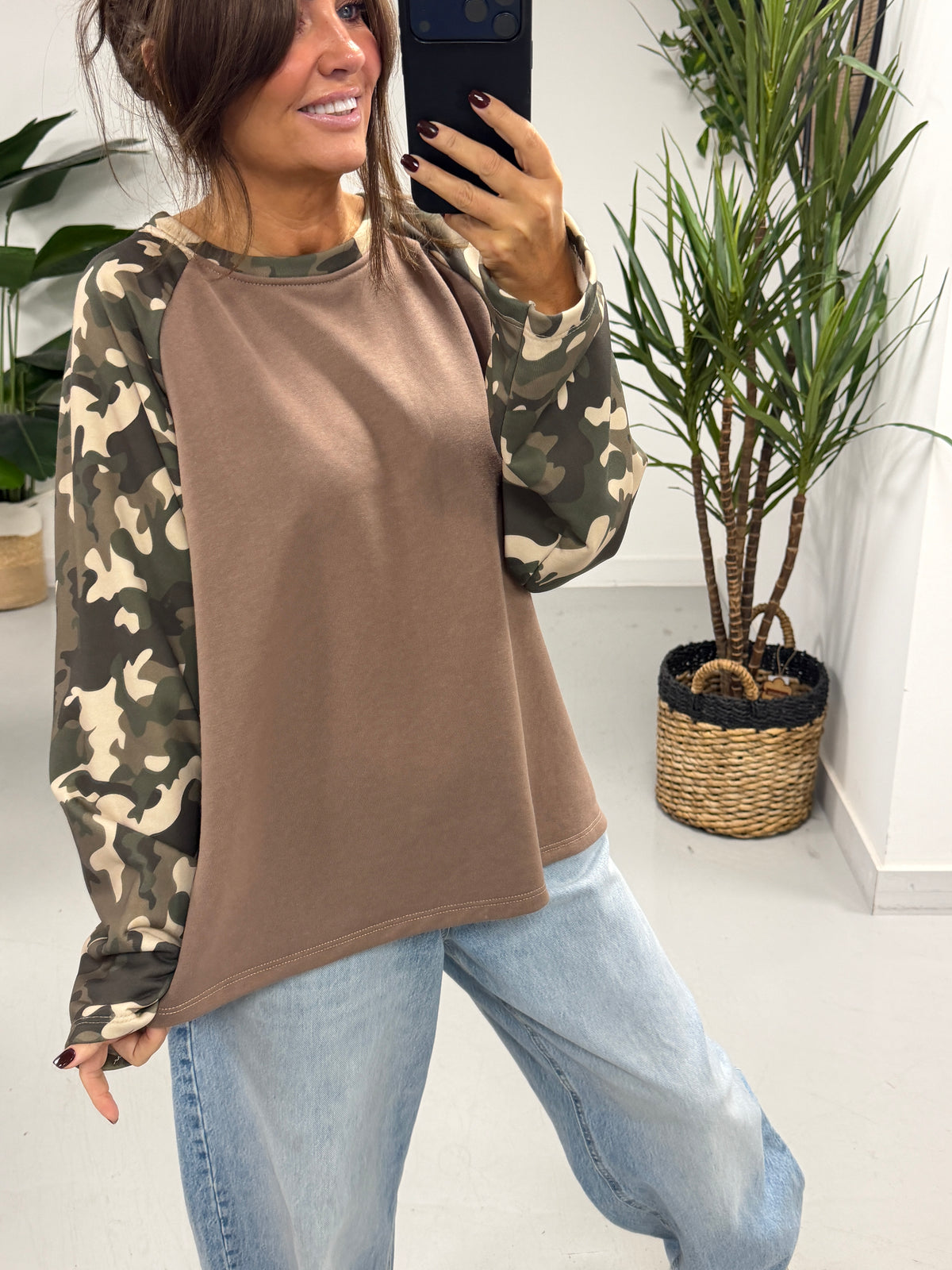 The Conrad Camo Raglan Sweater - Mocha