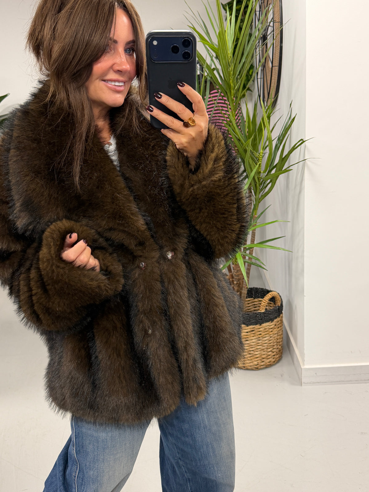 The Aspen Faux Fur Coat - Chocolate
