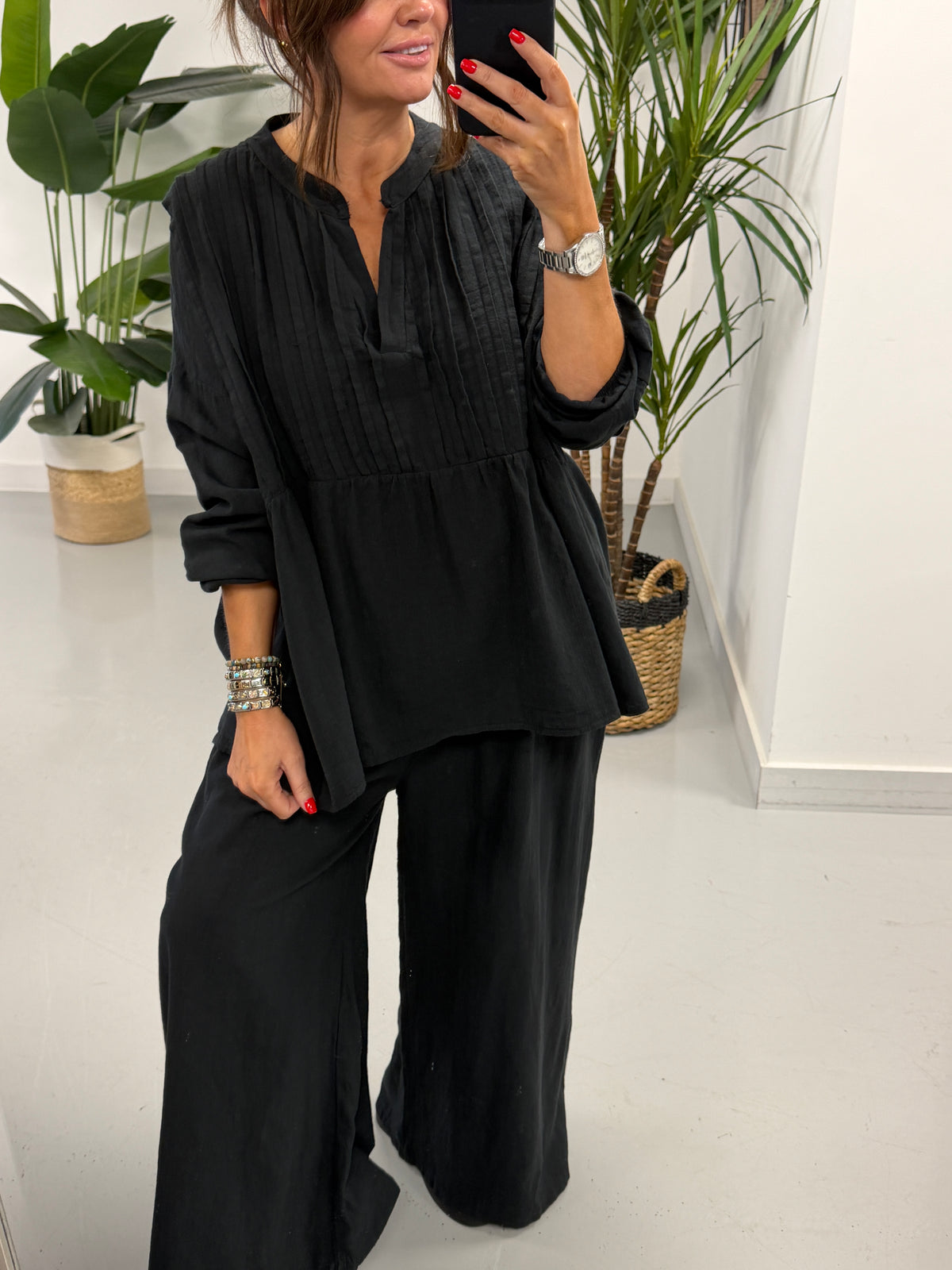 The Alessia Rustic Palazzo’s - Black