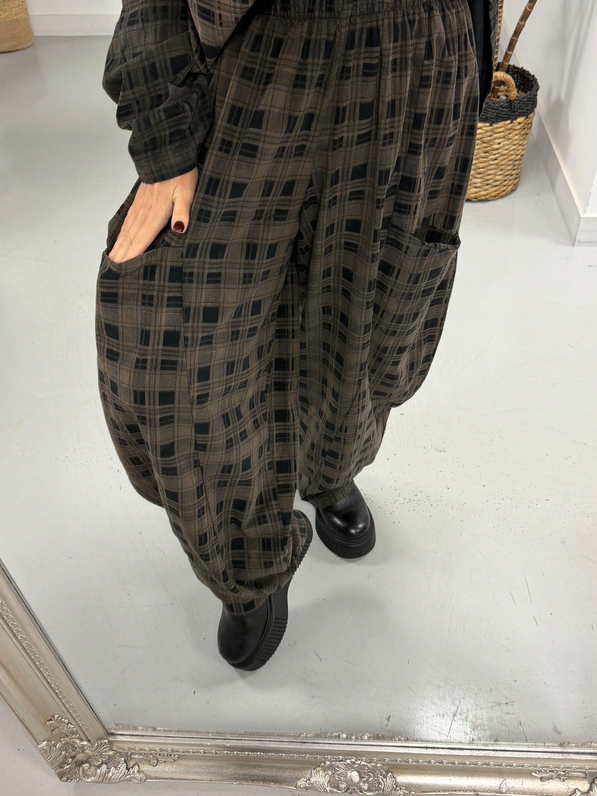 The Herritage Check Barrel Needlecord Joggers - Chocolate/Black (Size 12-18)