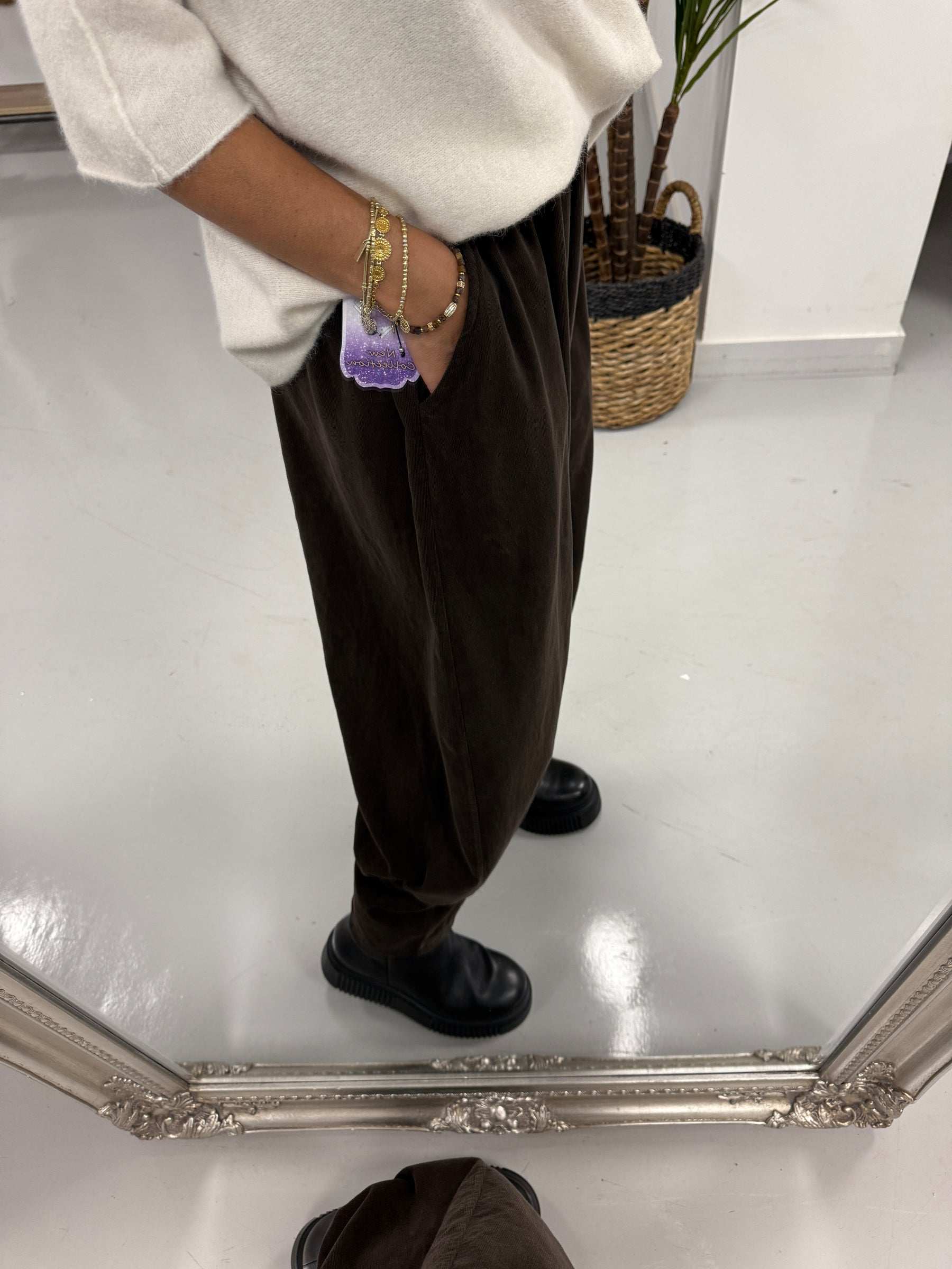 The Orla Needlecord Tapered Joggers - Chocolate