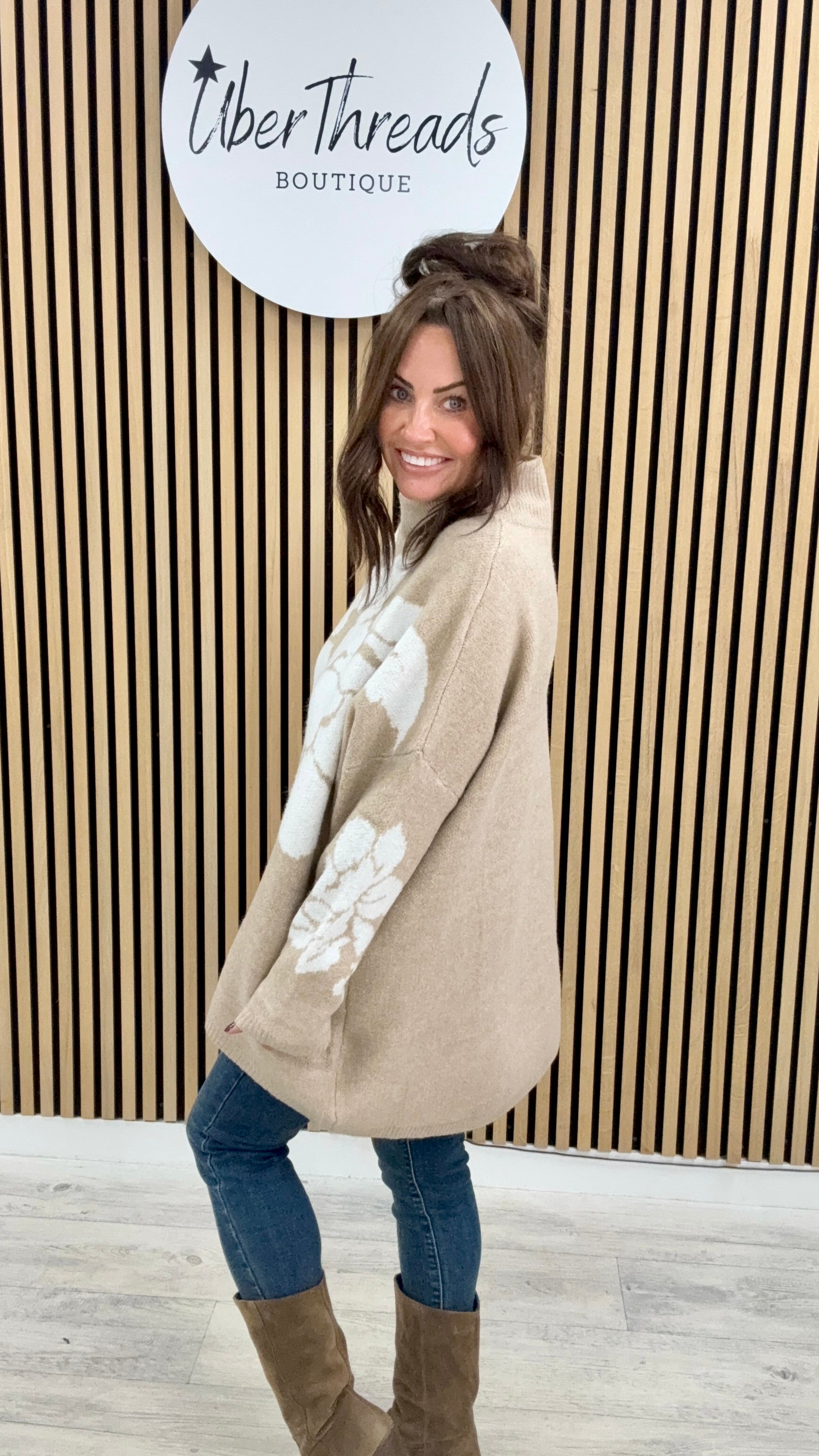 Oversized Abstract Flower Soft Knit - Camel