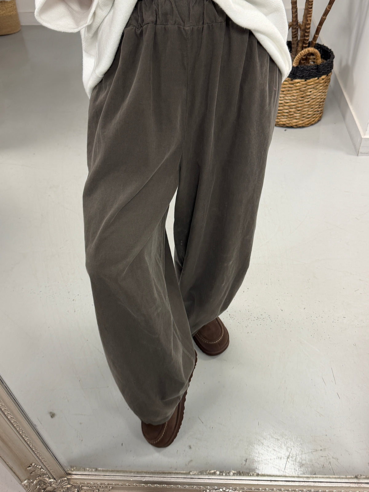 The Boston Barrel Needlecord Joggers - Taupe (Size 12-16)