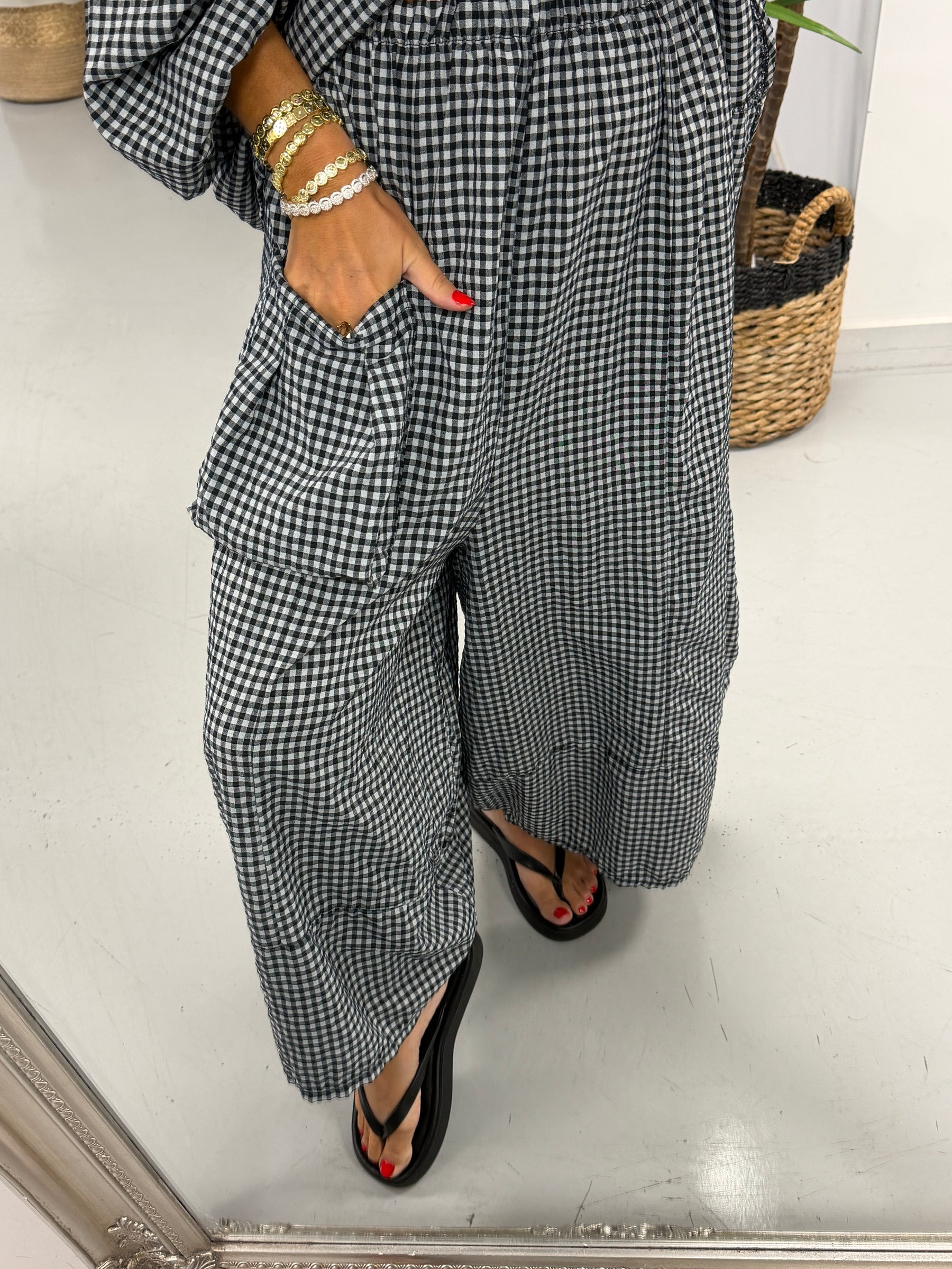 The Vichy Exposed Pocket Trouser - Black