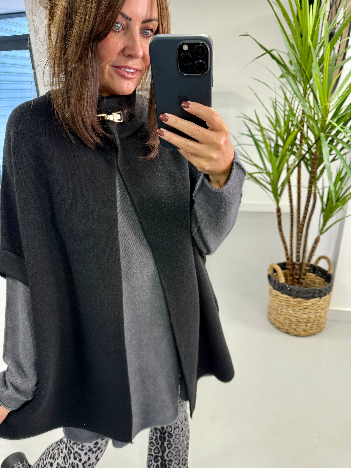 Neck Clasp Cardigan - Black