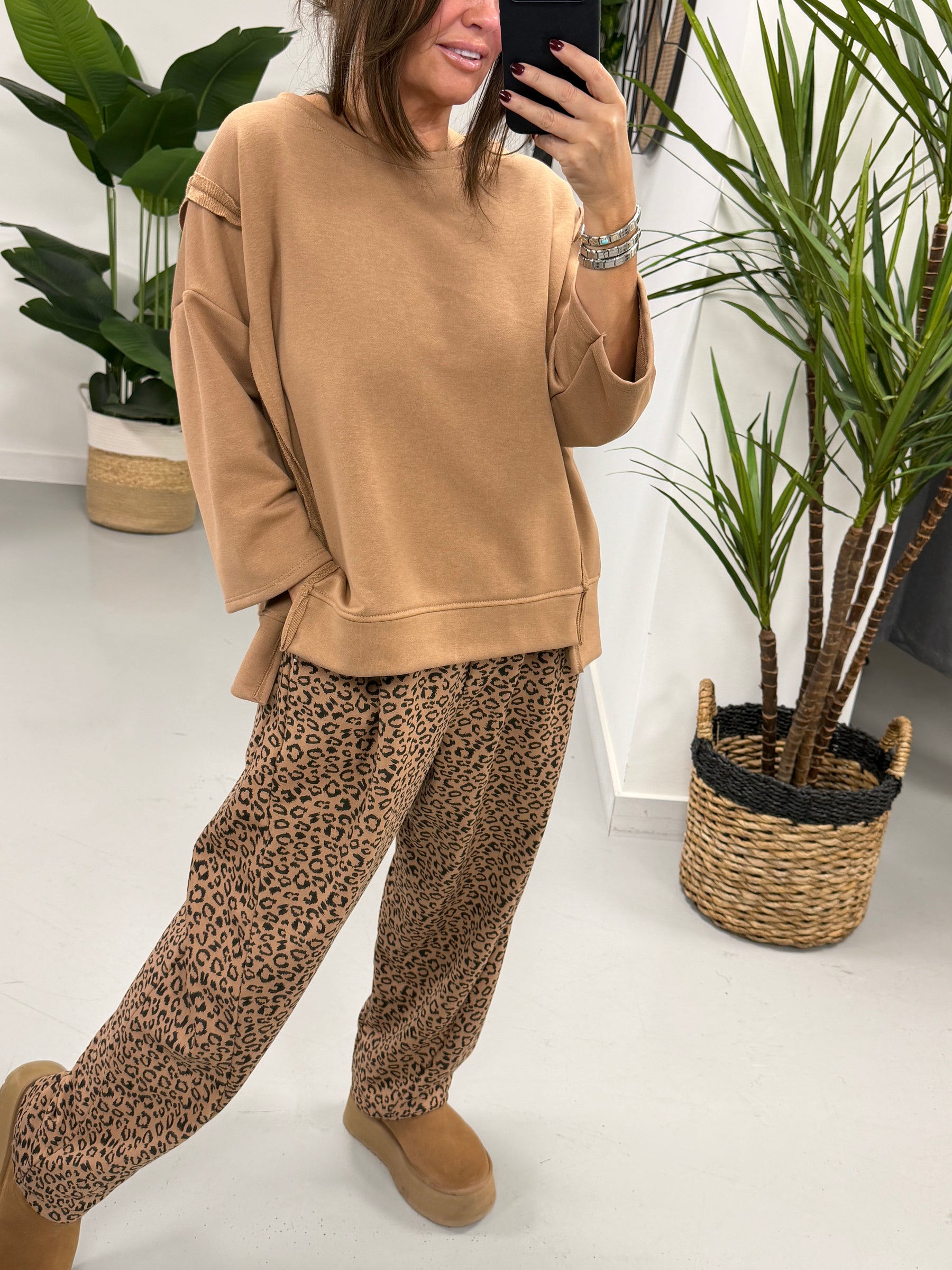 The Deluxe Weekend Crop Sleeve Sweat - Camel