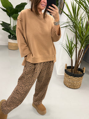 The Deluxe Weekend Crop Sleeve Sweat - Camel