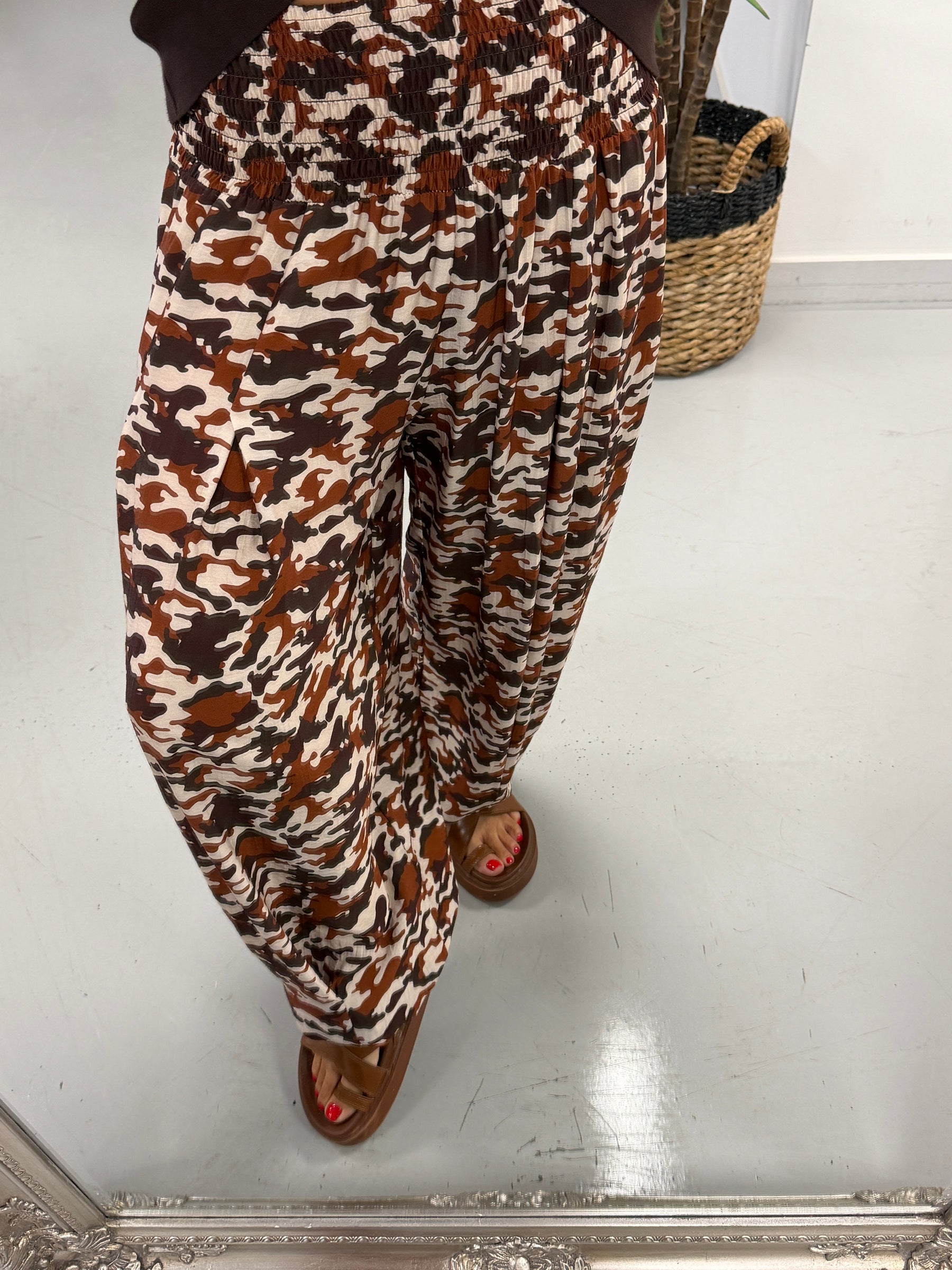 The Shirred TicToc Crinkle Balloon Trouser - Rust Camo