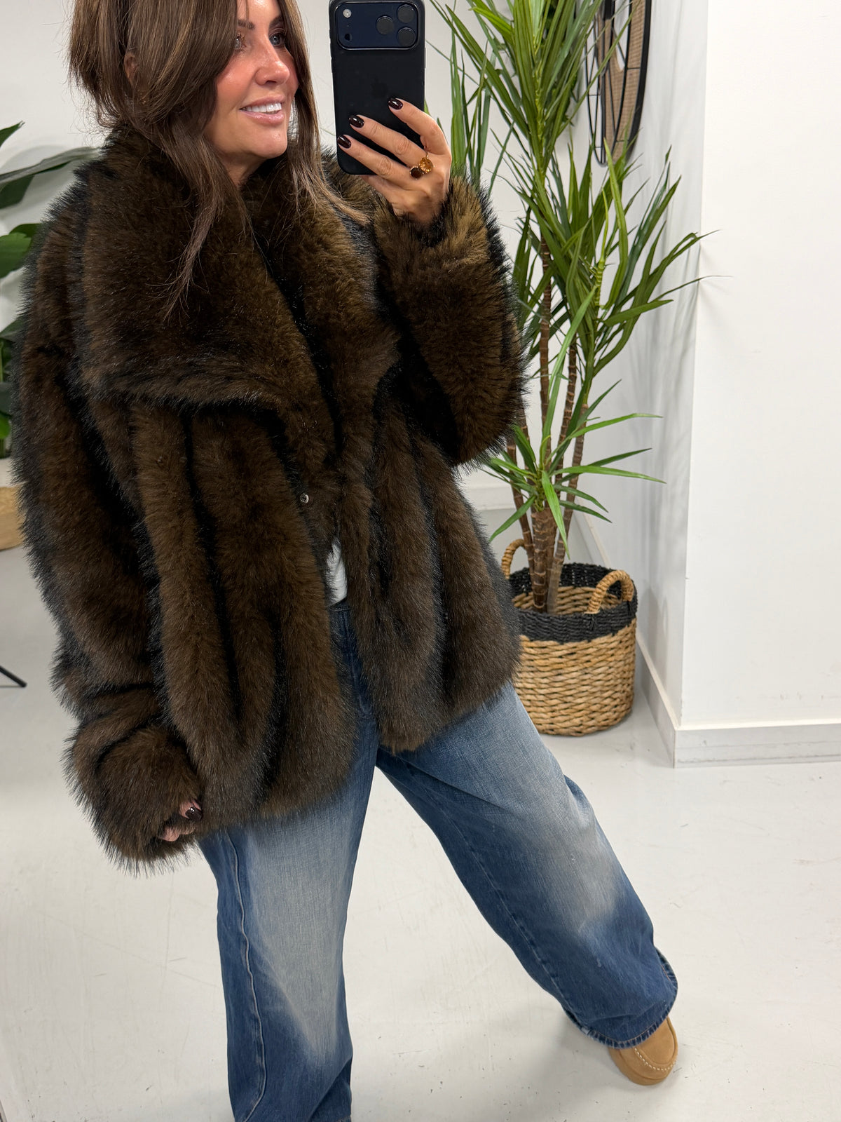 The Aspen Faux Fur Coat - Chocolate