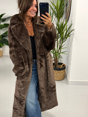 The Safron Longline Faux Fur Coat - Chocolate (Size 16-20)