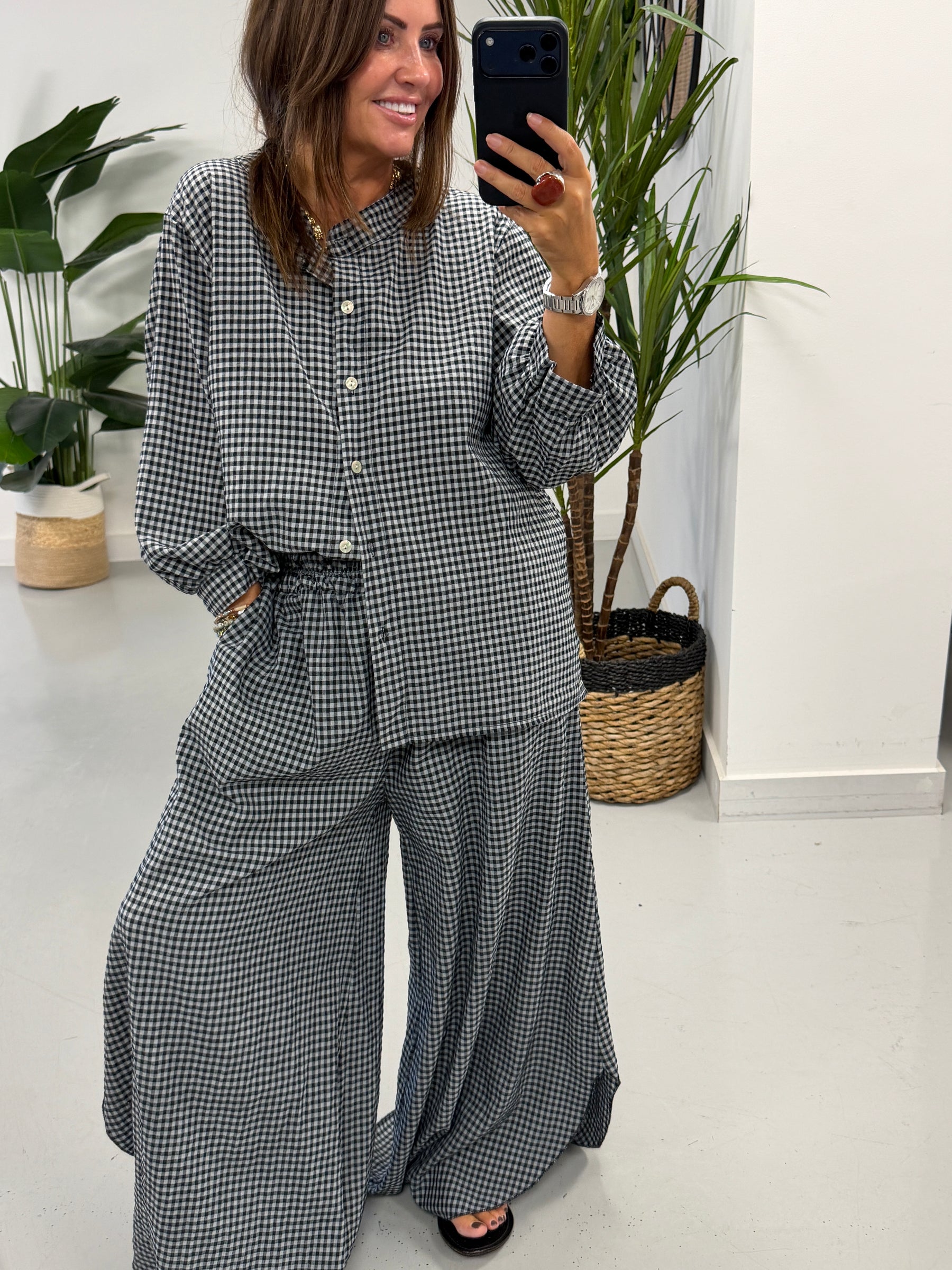 The Gingham Button Shirt - Black