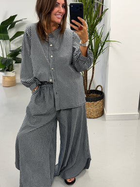 The Gingham Button Shirt - Black