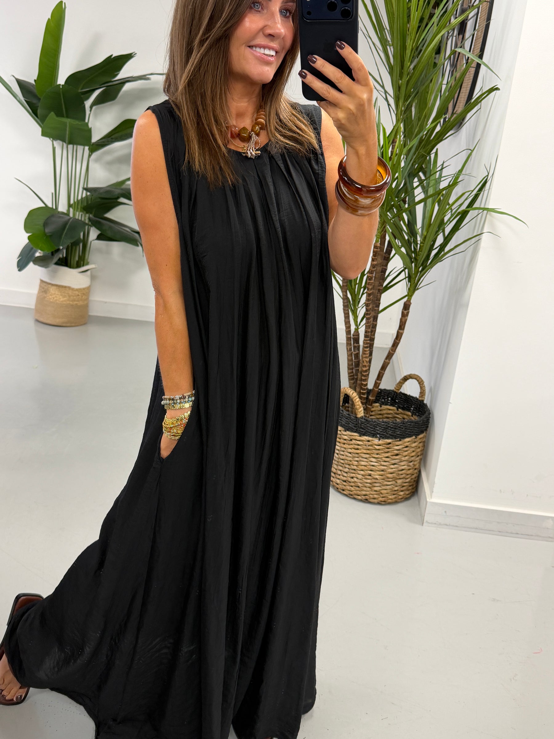 Crinkle Maxi Dress - Black