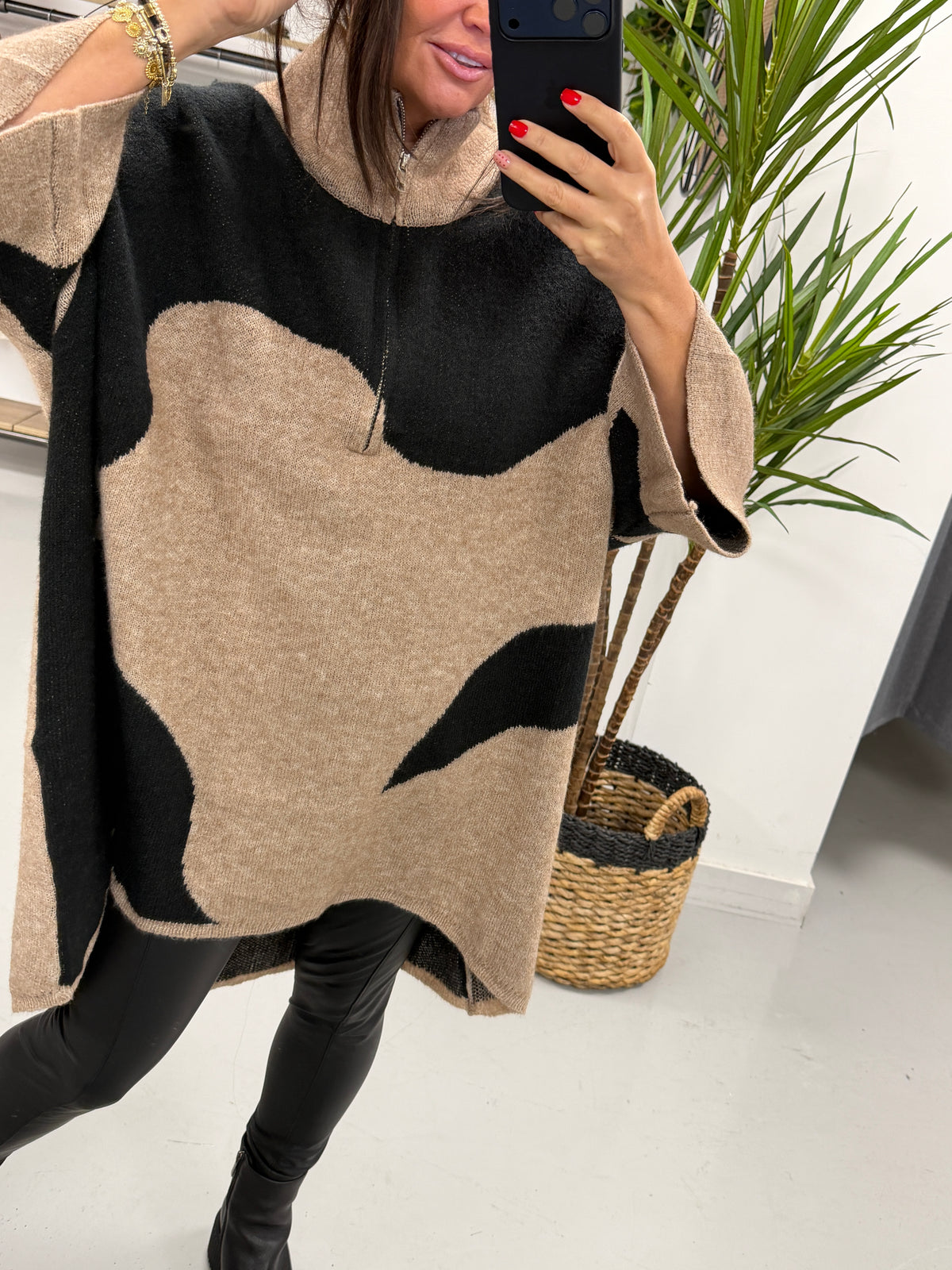 The Zip Up Abstract Soft Knit - Black/Camel