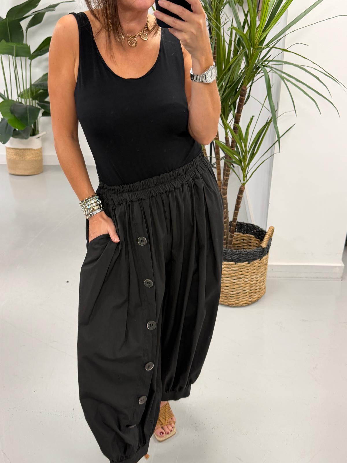 The Button Barrel Trouser - Black