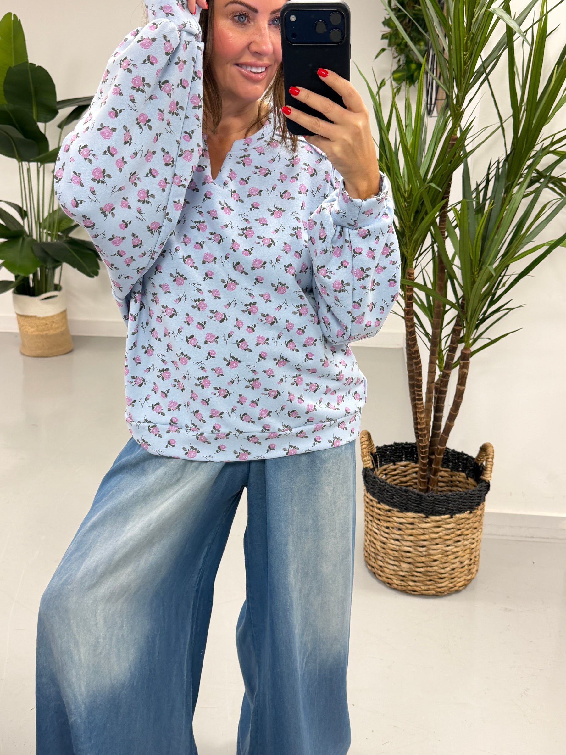 The Vintage Ditsy V Neck - Blue (Special Buy - No Blue Light)