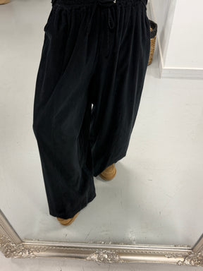 The Barrel Drawstring Needlecord Joggers - Black