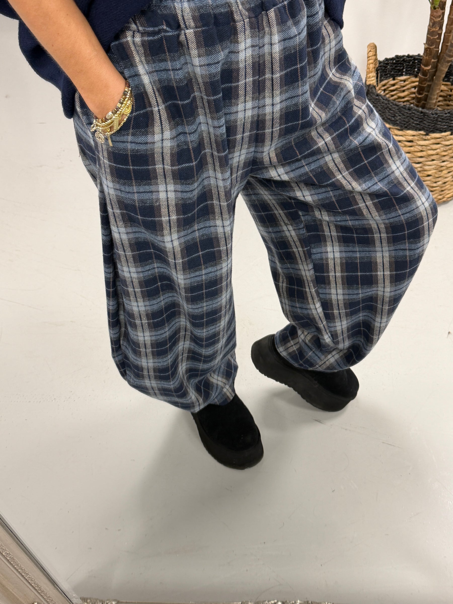 The Breacan Cocoon Joggers - Blue