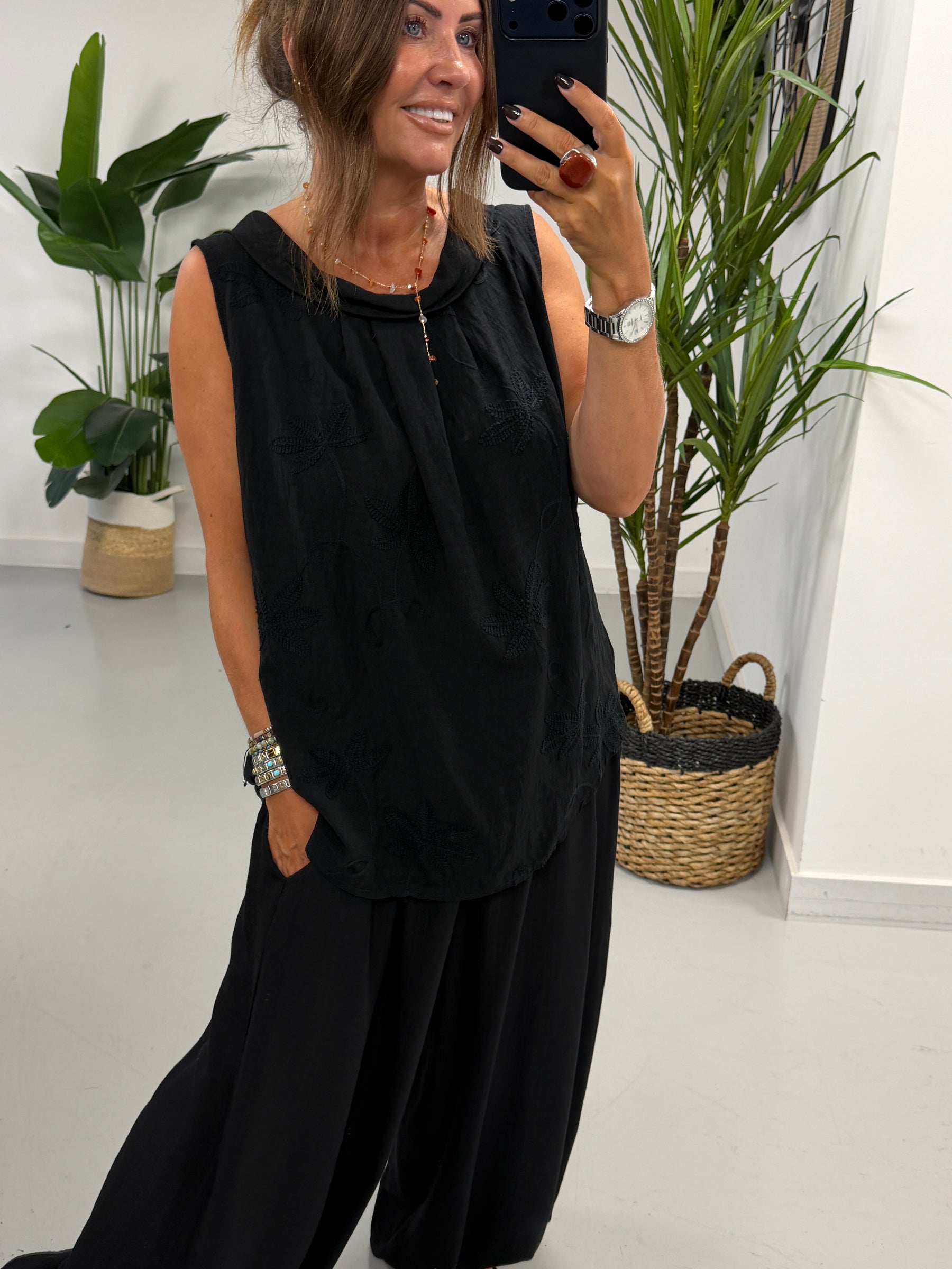 Reverse Collar Embroidered Tunic - Black