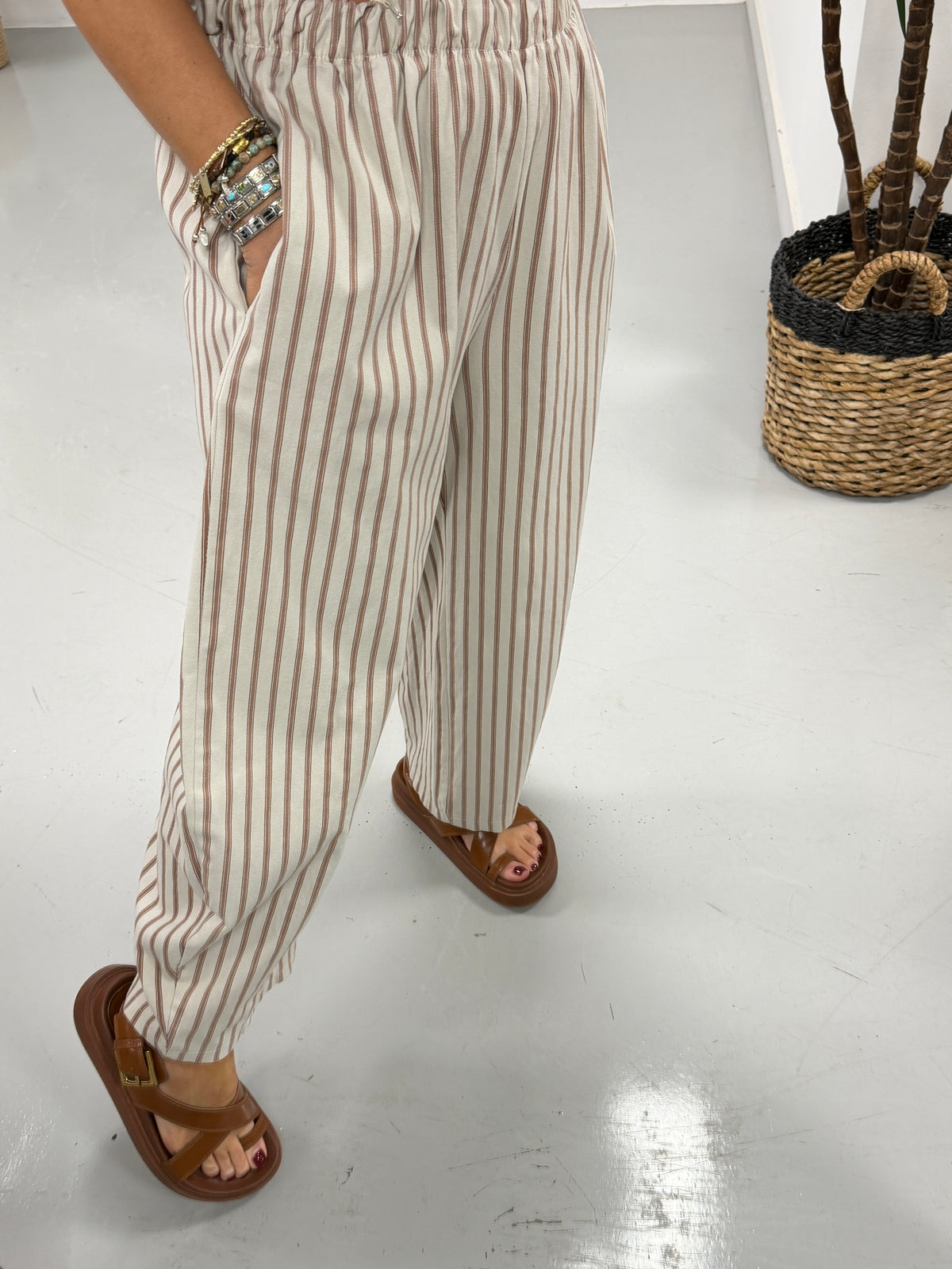 The Milano Striped Barrel Trouser - Stone/Camel