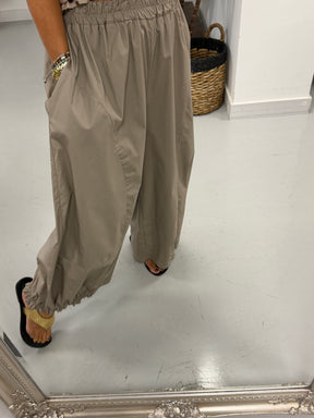 The Urban Ruched Hem Barrel Trouser - Pebble