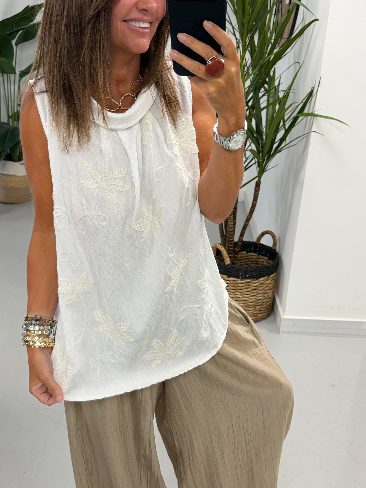 Reverse Collar Embroidered Tunic - White