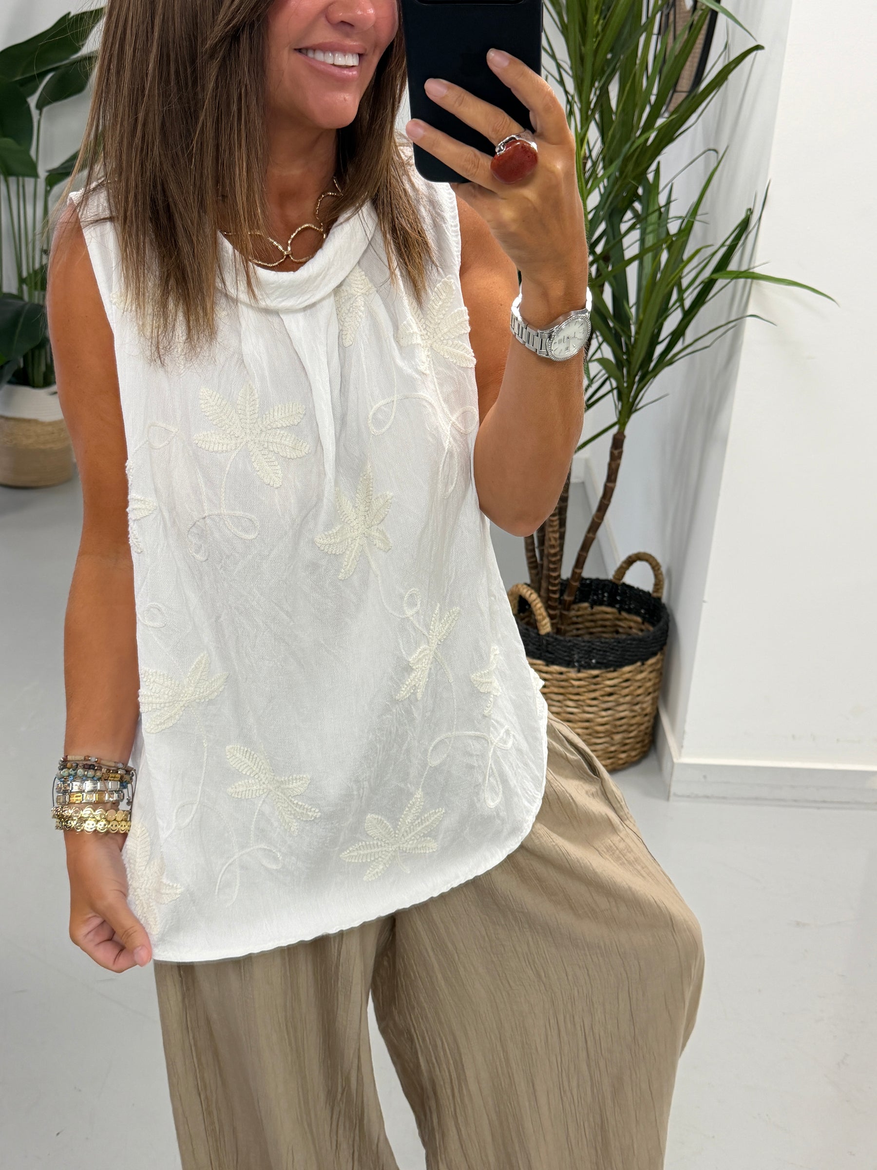 Reverse Collar Embroidered Tunic - White